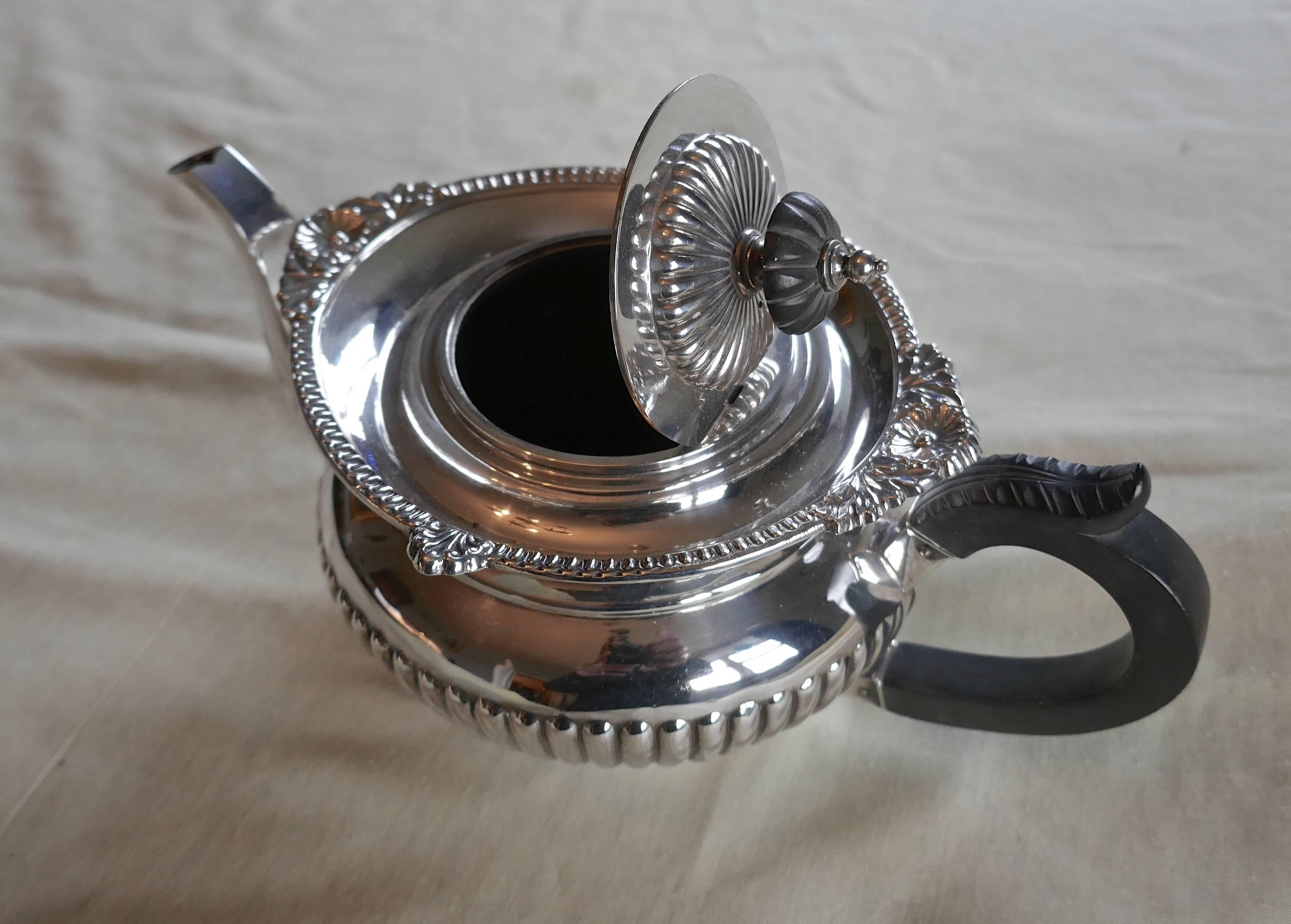 George III  Three-Piece Silver Tea Set by Walker & Hall, Sheffield, 1894 For Sale