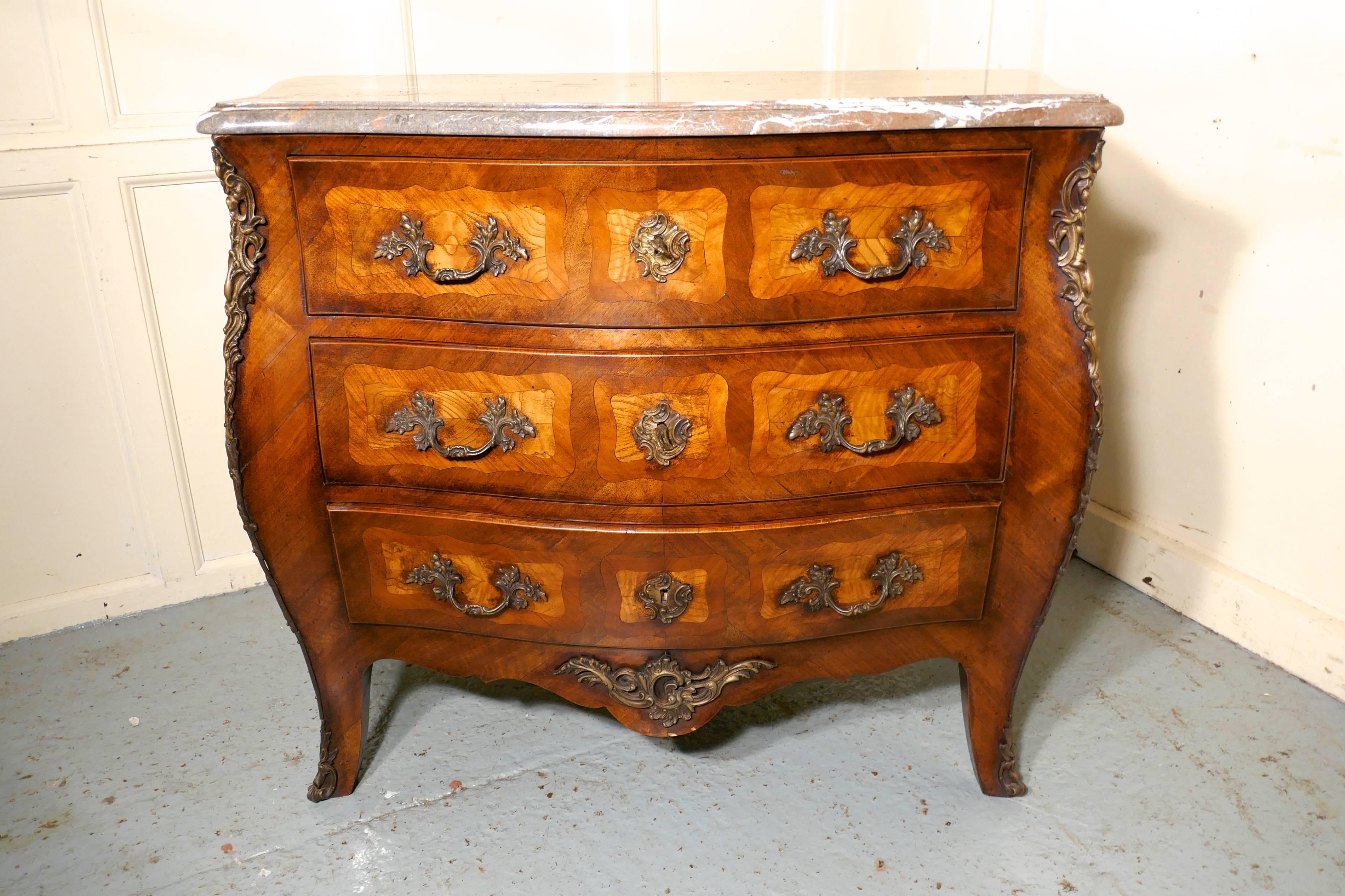 Early 19th Century French Bombe Commode Chest of Drawers In Good Condition In Chillerton, Isle of Wight