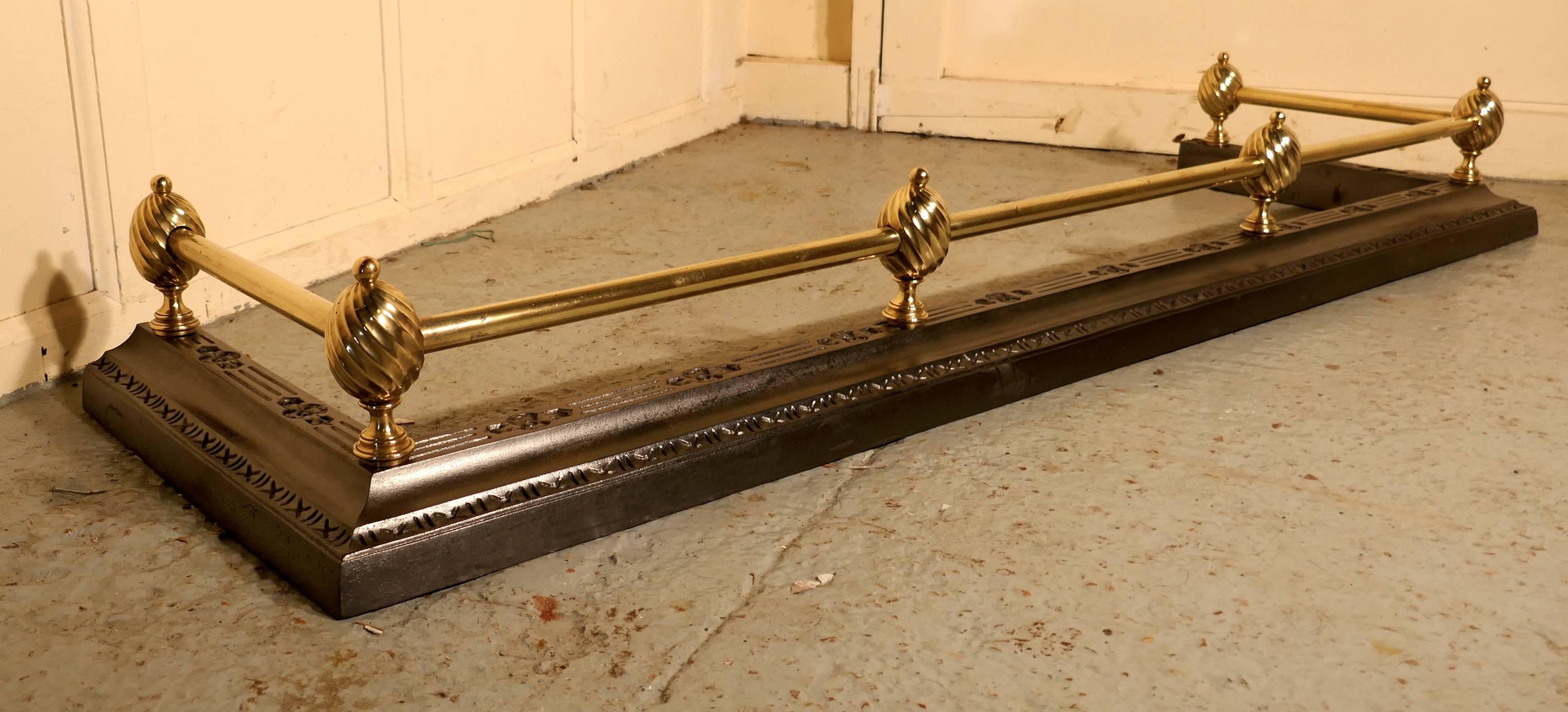 19th Century Large Victorian Brass and Polished Steel Fender 