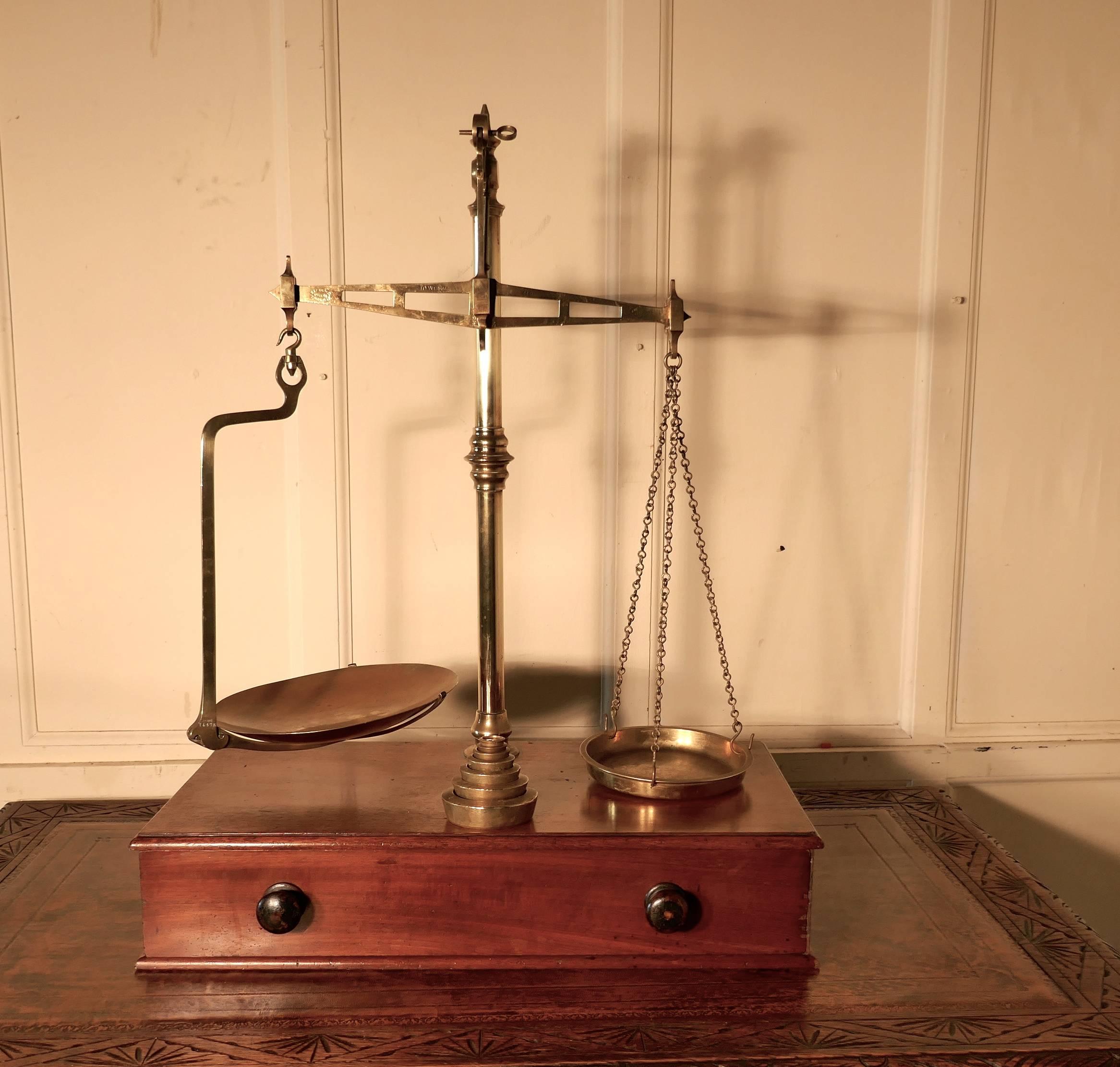 Superb set of Brass Sweetie Balance Scales by Avery In Good Condition In Chillerton, Isle of Wight