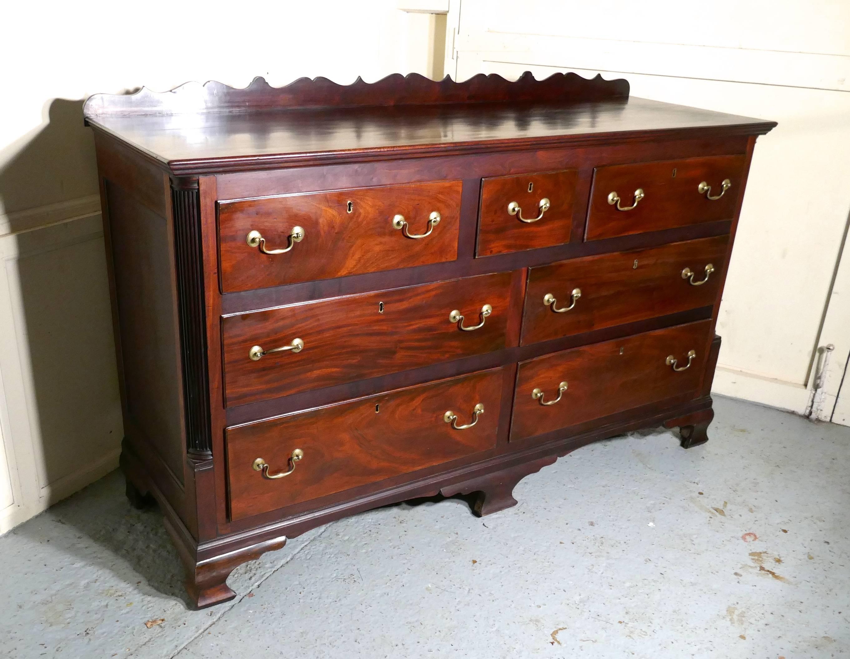 Large 18th Century Mahogany Lancashire Chest of Drawers George III Dresser In Good Condition In Chillerton, Isle of Wight