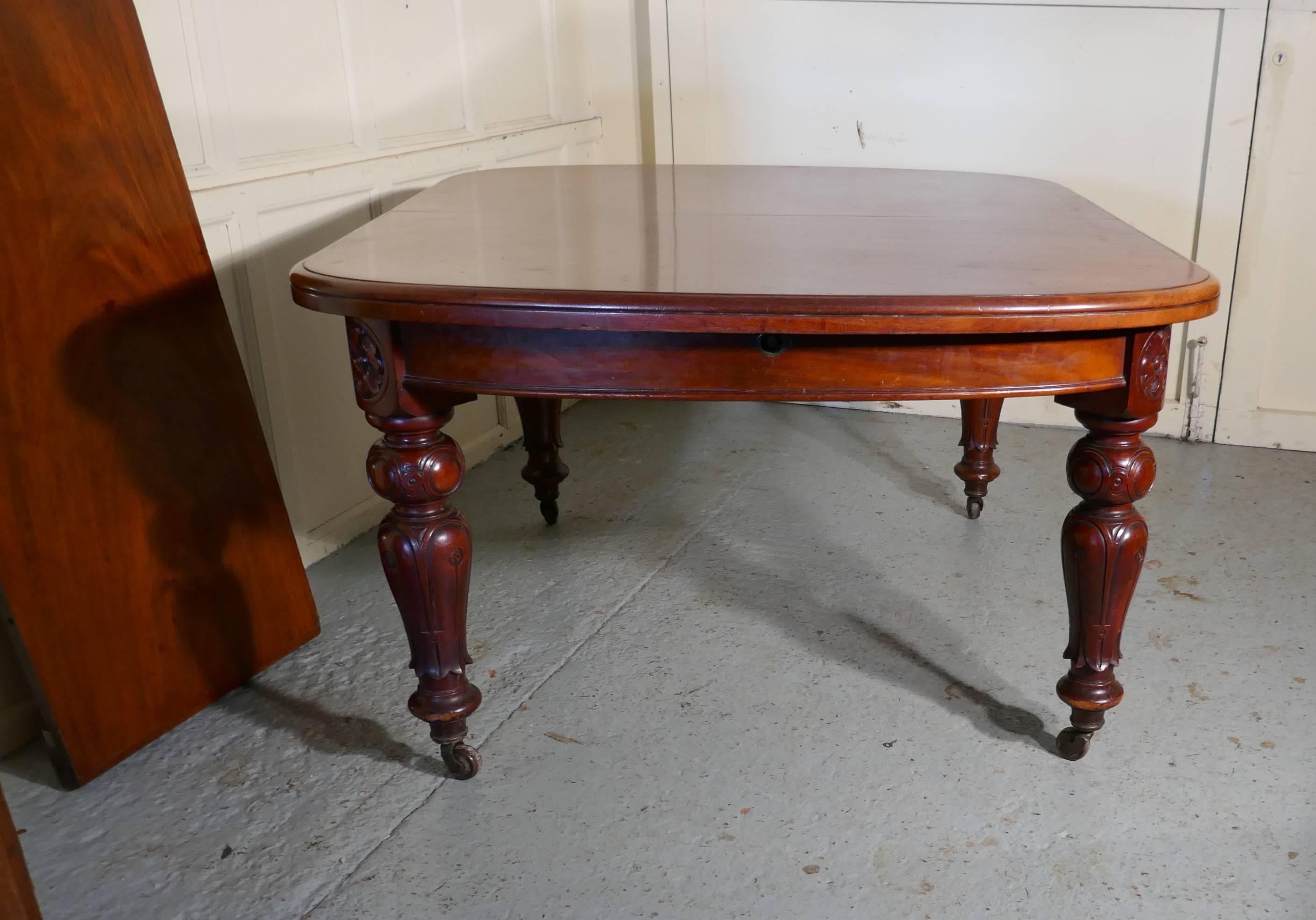 Early Victorian Mahogany Extending Dining Table, Seats 12 Diners 4