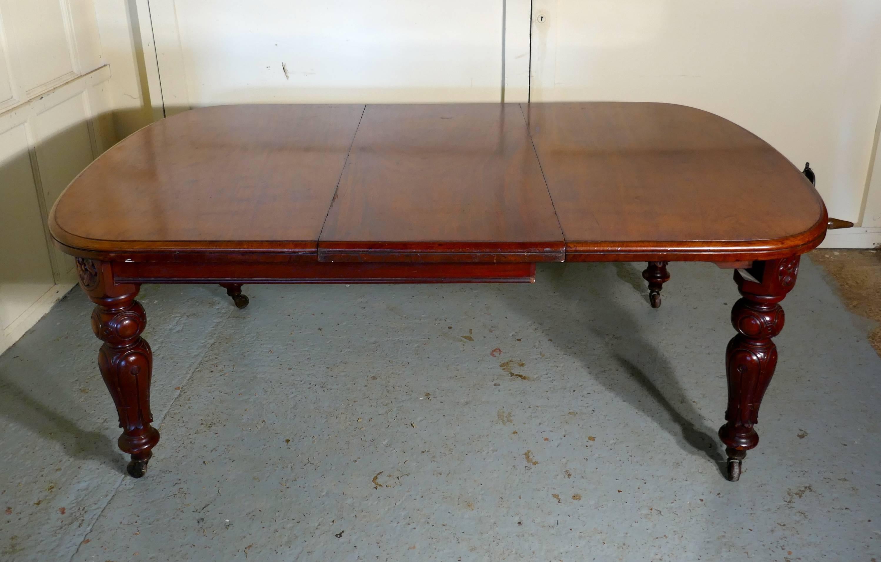 Early Victorian Mahogany Extending Dining Table, Seats 12 Diners In Good Condition In Chillerton, Isle of Wight