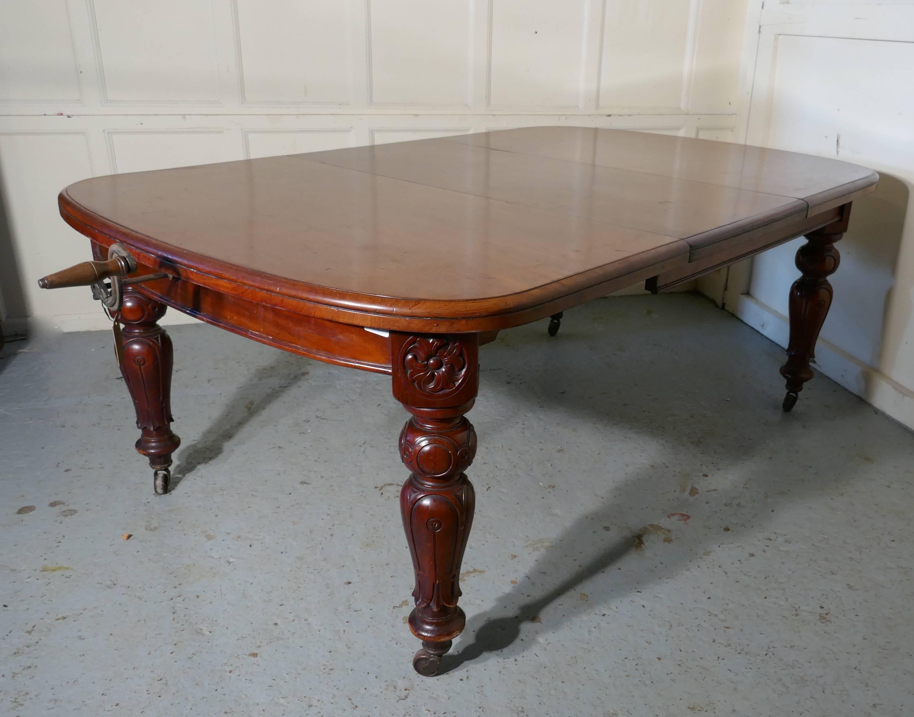Early Victorian Mahogany Extending Dining Table, Seats 12 Diners 1
