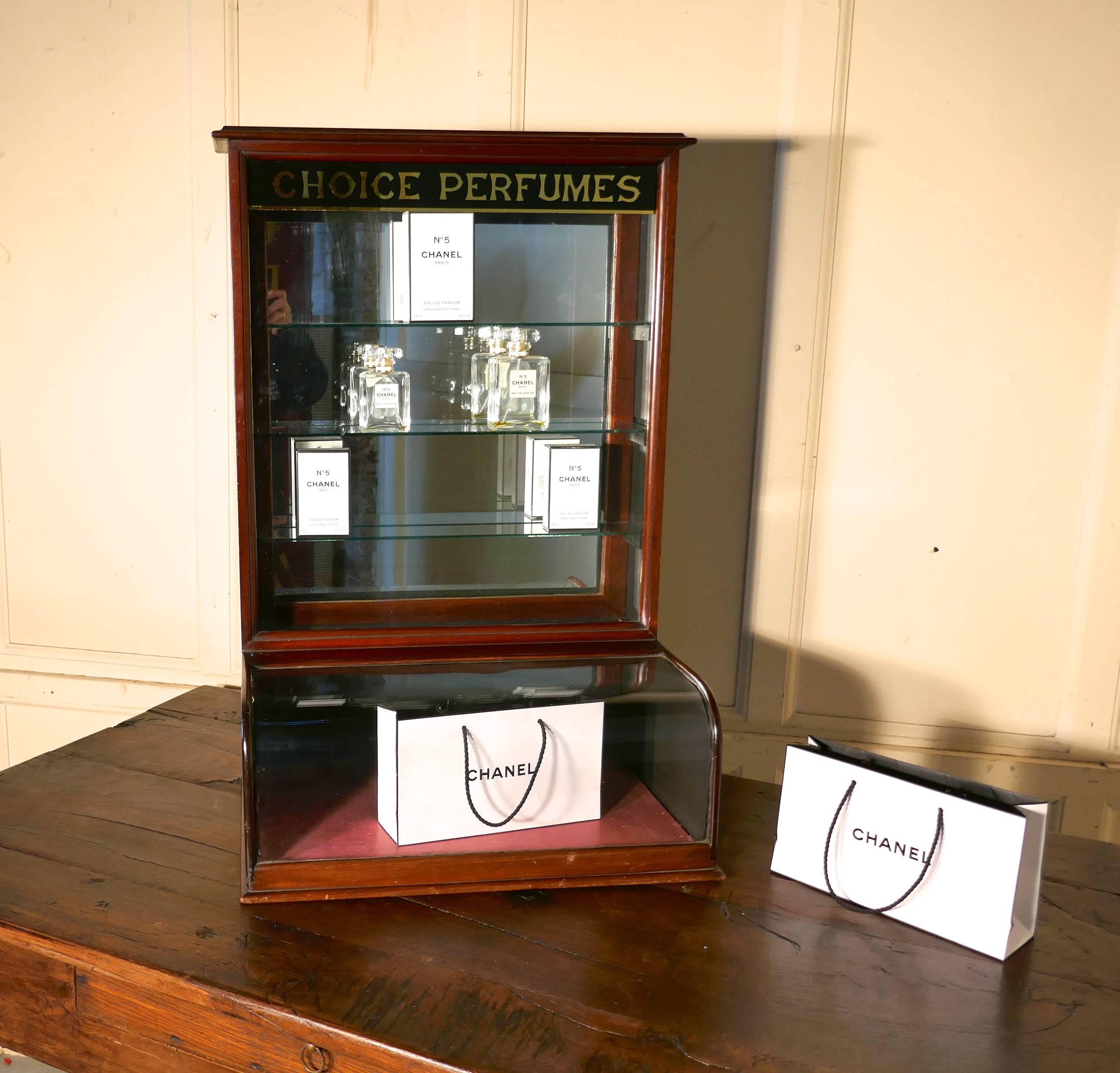 Victorian Mahogany Chemist’s Perfume Shop Display Cabinet In Good Condition In Chillerton, Isle of Wight