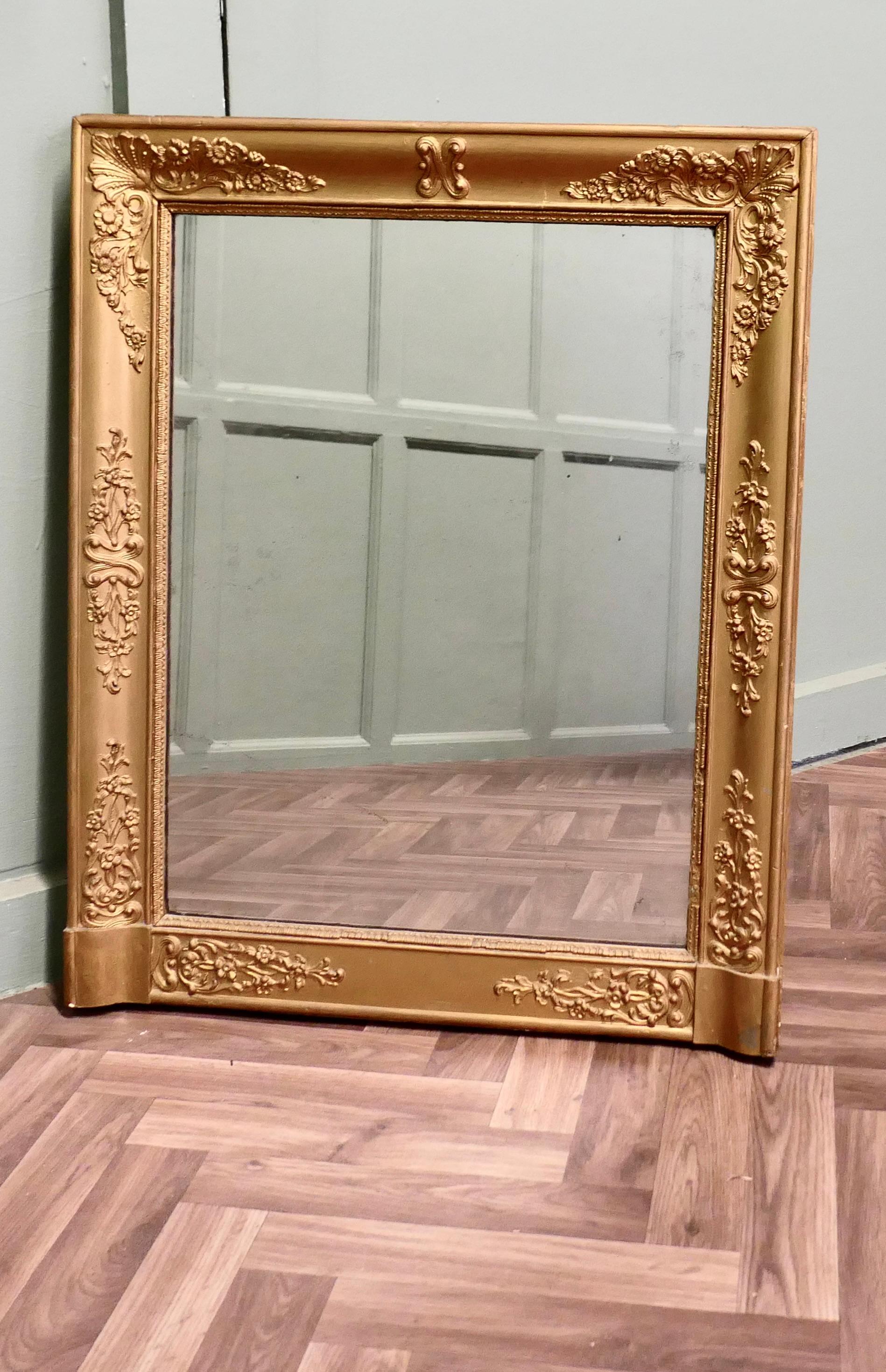 Miroir mural, trumeau doré français

Il s'agit d'une pièce très attrayante, le cadre du miroir doré et vieilli mesure 3