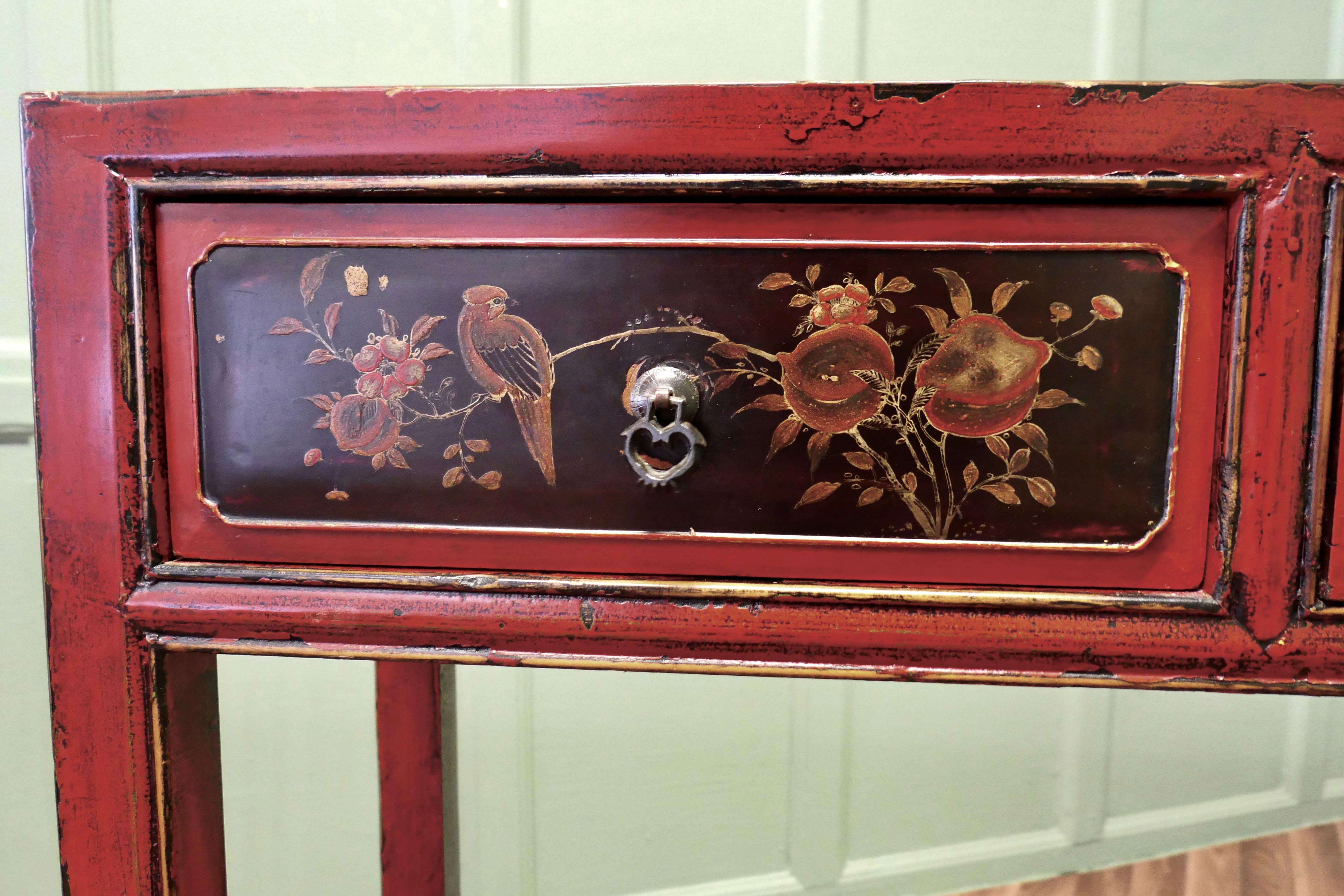 Oriental Red Lacquered Side Table or Reception Table In Good Condition For Sale In Godshill, Isle of Wight