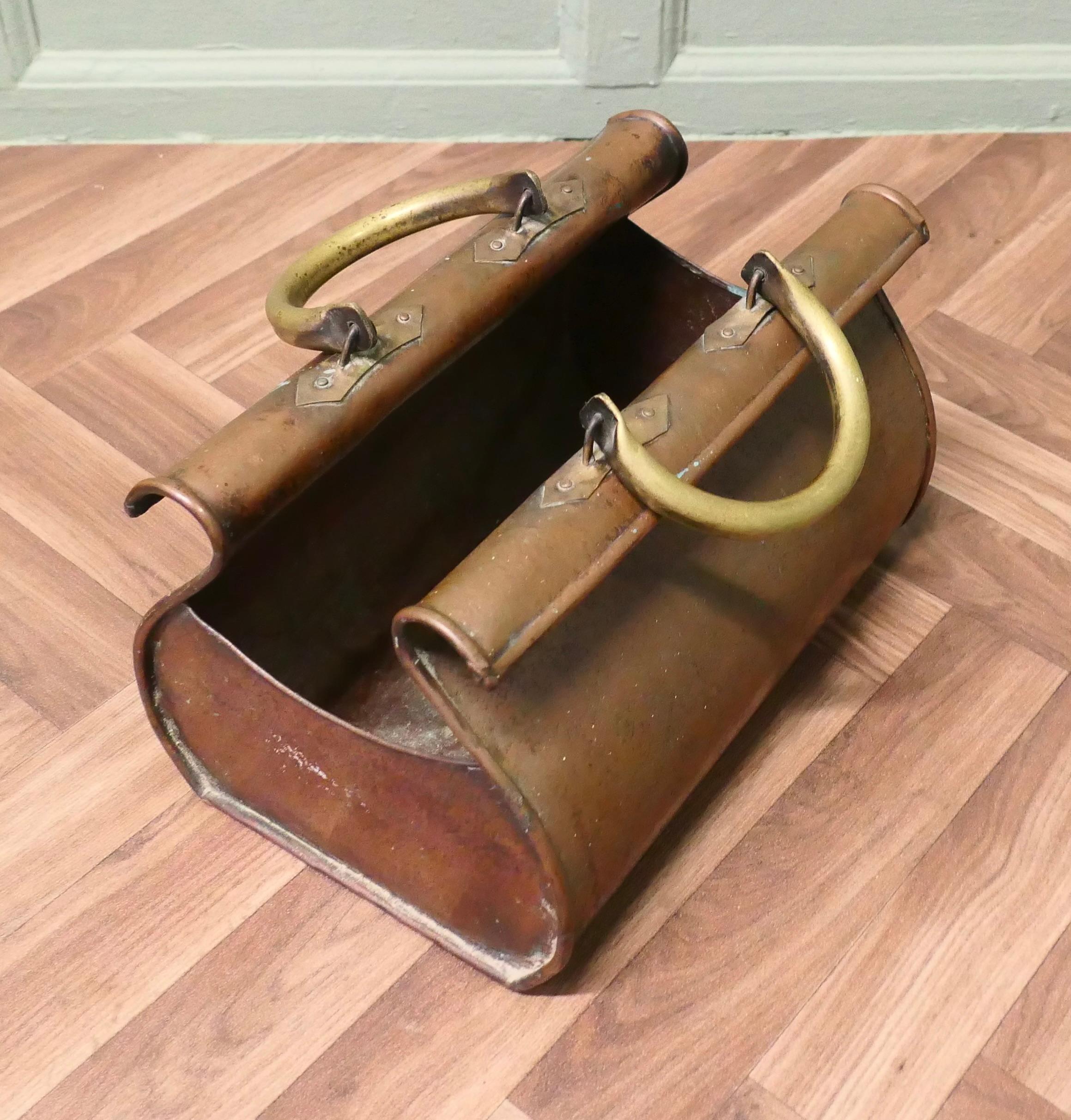 Rame Borsa Gladstone in rame, fioriera di Arts and Crafts Un pezzo super artigianale in vendita