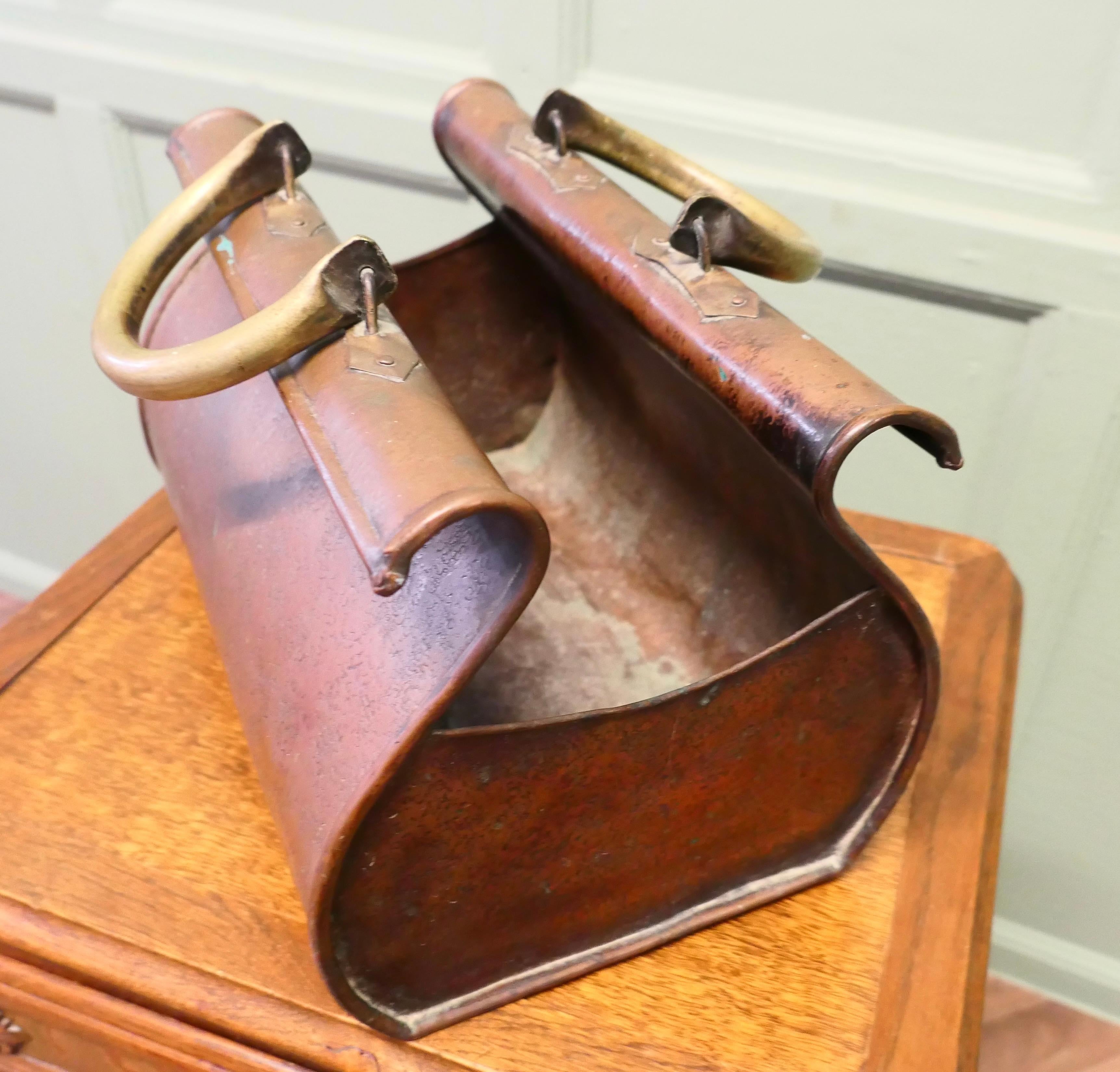 Borsa Gladstone in rame, fioriera di Arts and Crafts Un pezzo super artigianale In condizioni buone in vendita a Godshill, Isle of Wight