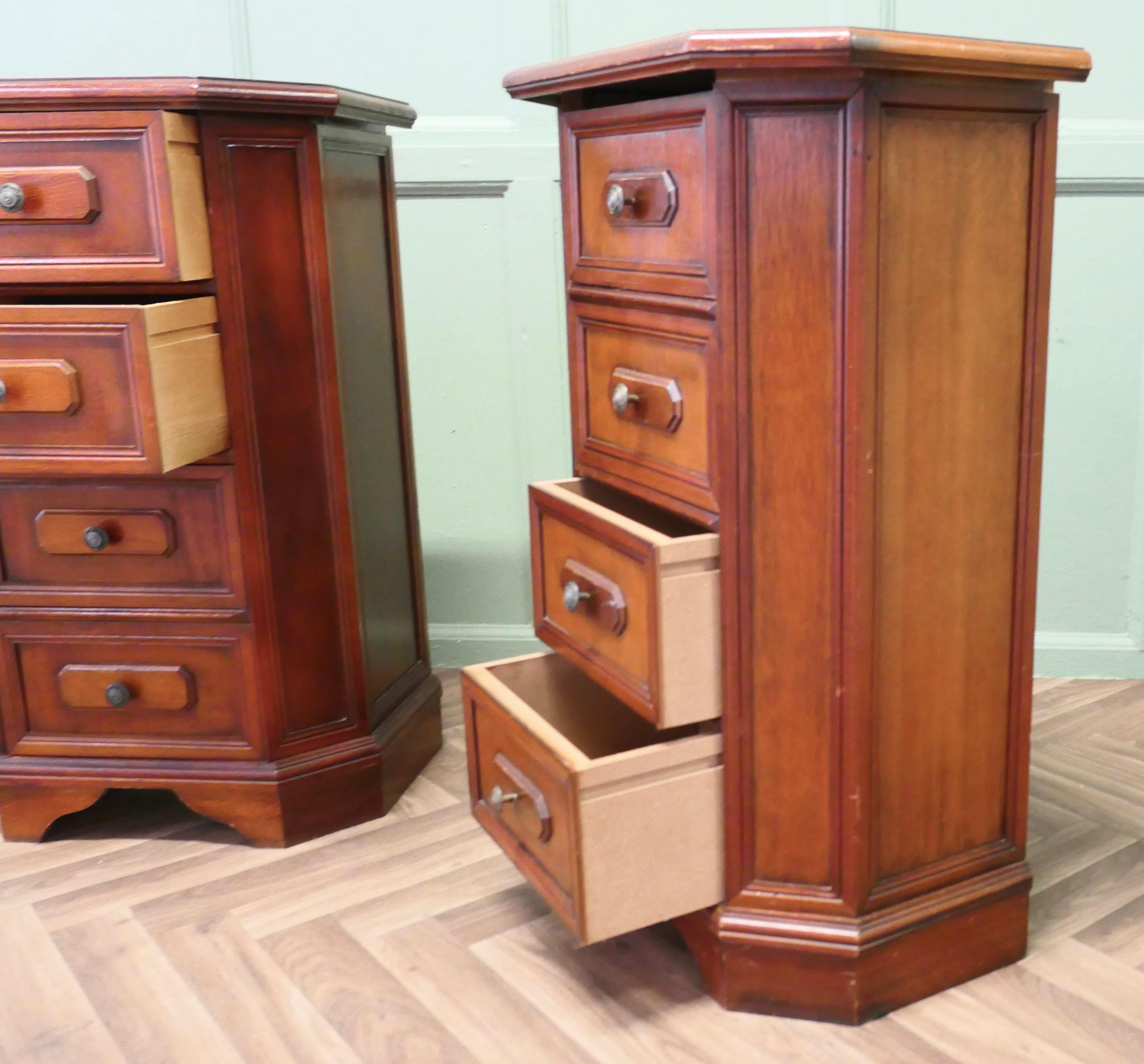A Pair of Arts and Crafts Style 4 Drawer Chest of Drawers, Night Tables In Good Condition For Sale In Godshill, Isle of Wight