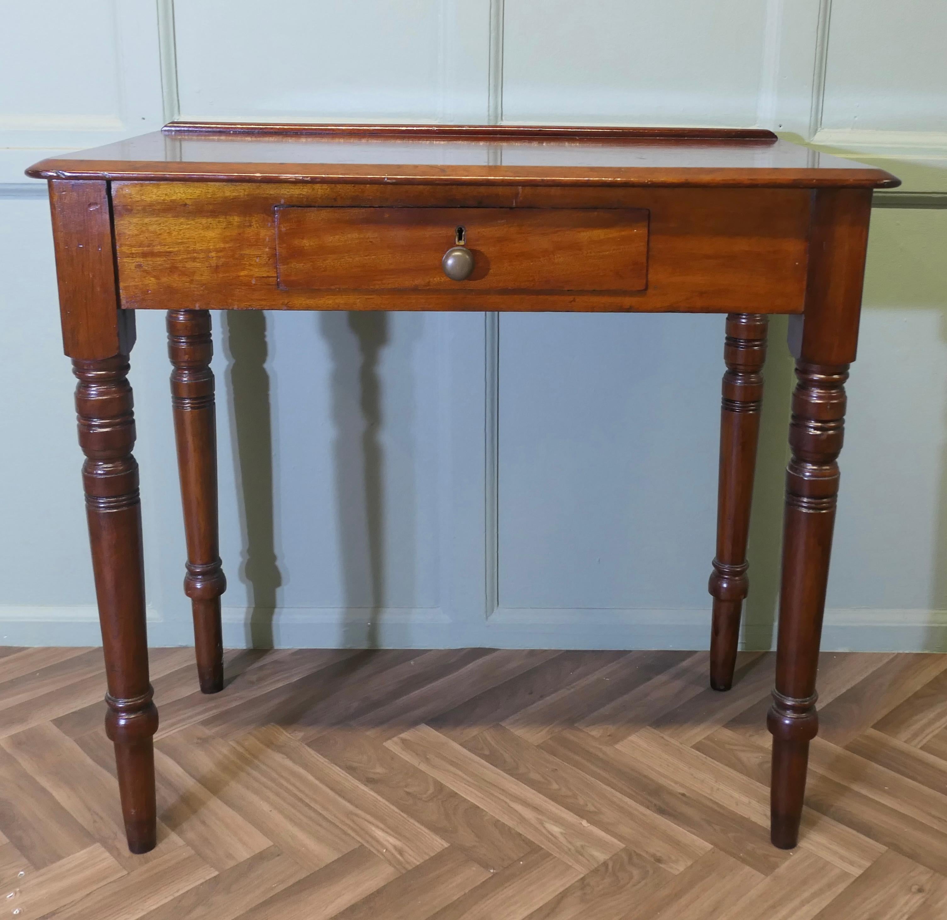 A Small Victorian Mahogany Hall Table or Reception Table For Sale 1