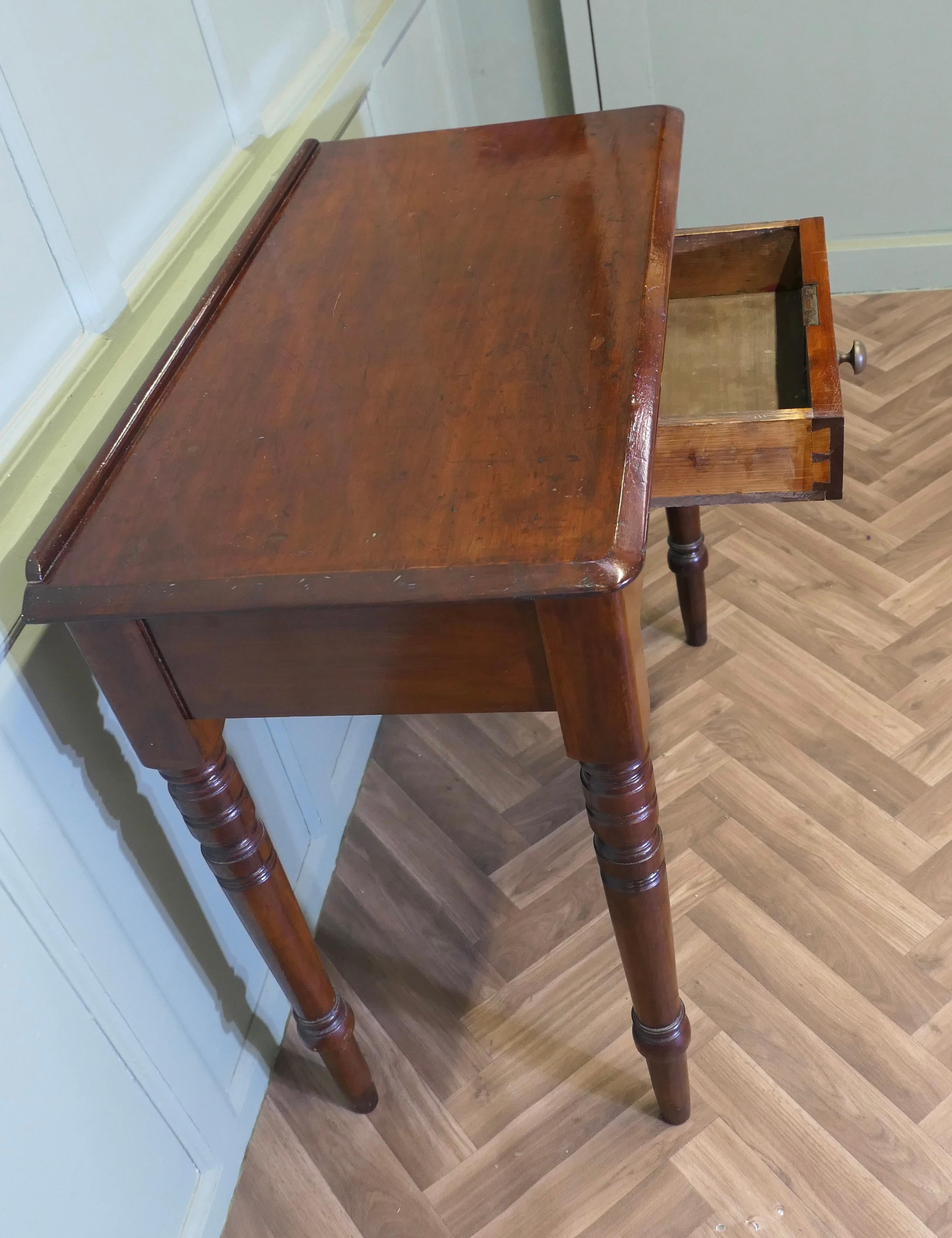 A Small Victorian Mahogany Hall Table or Reception Table For Sale 3