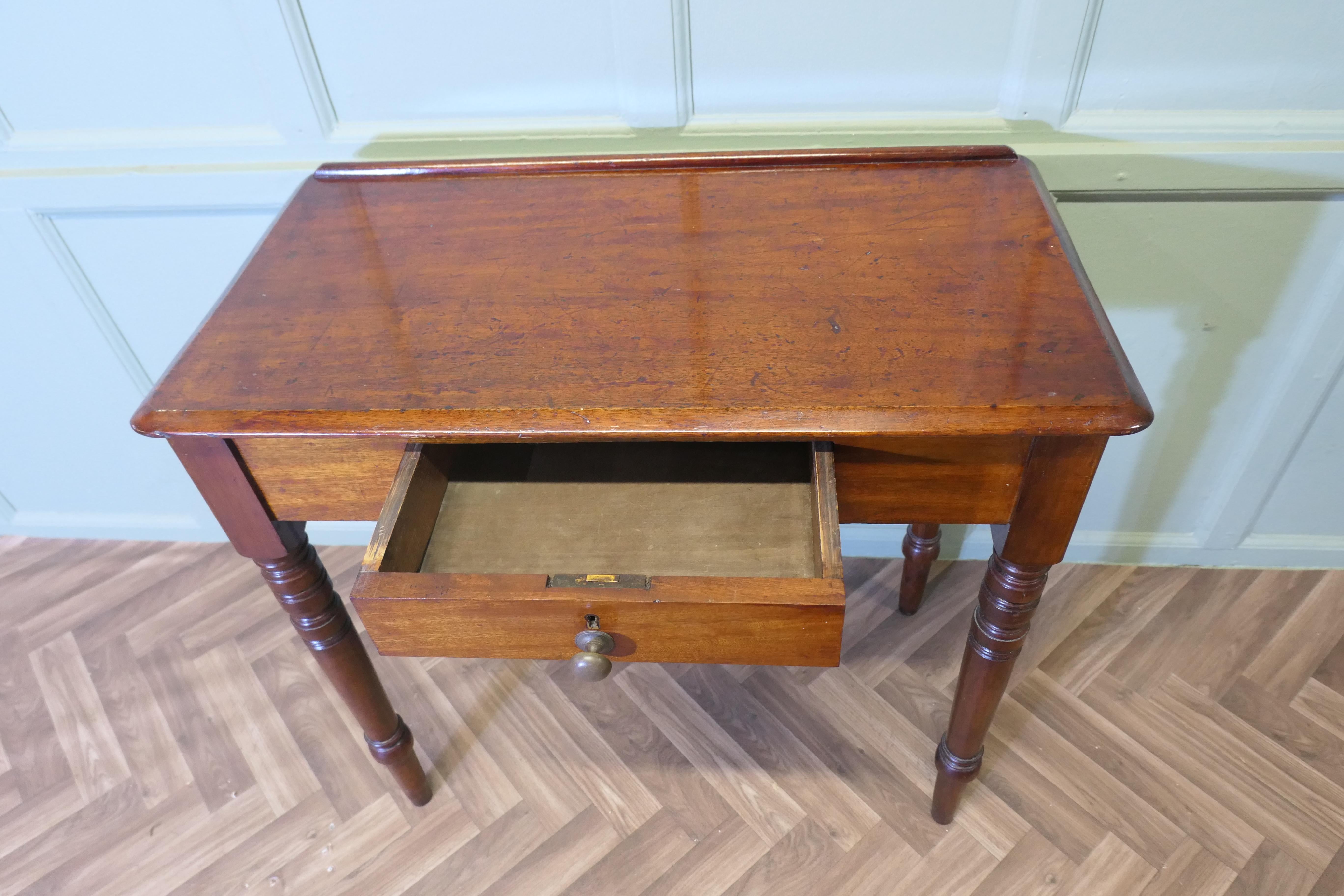 A Small Victorian Mahogany Hall Table or Reception Table For Sale 2