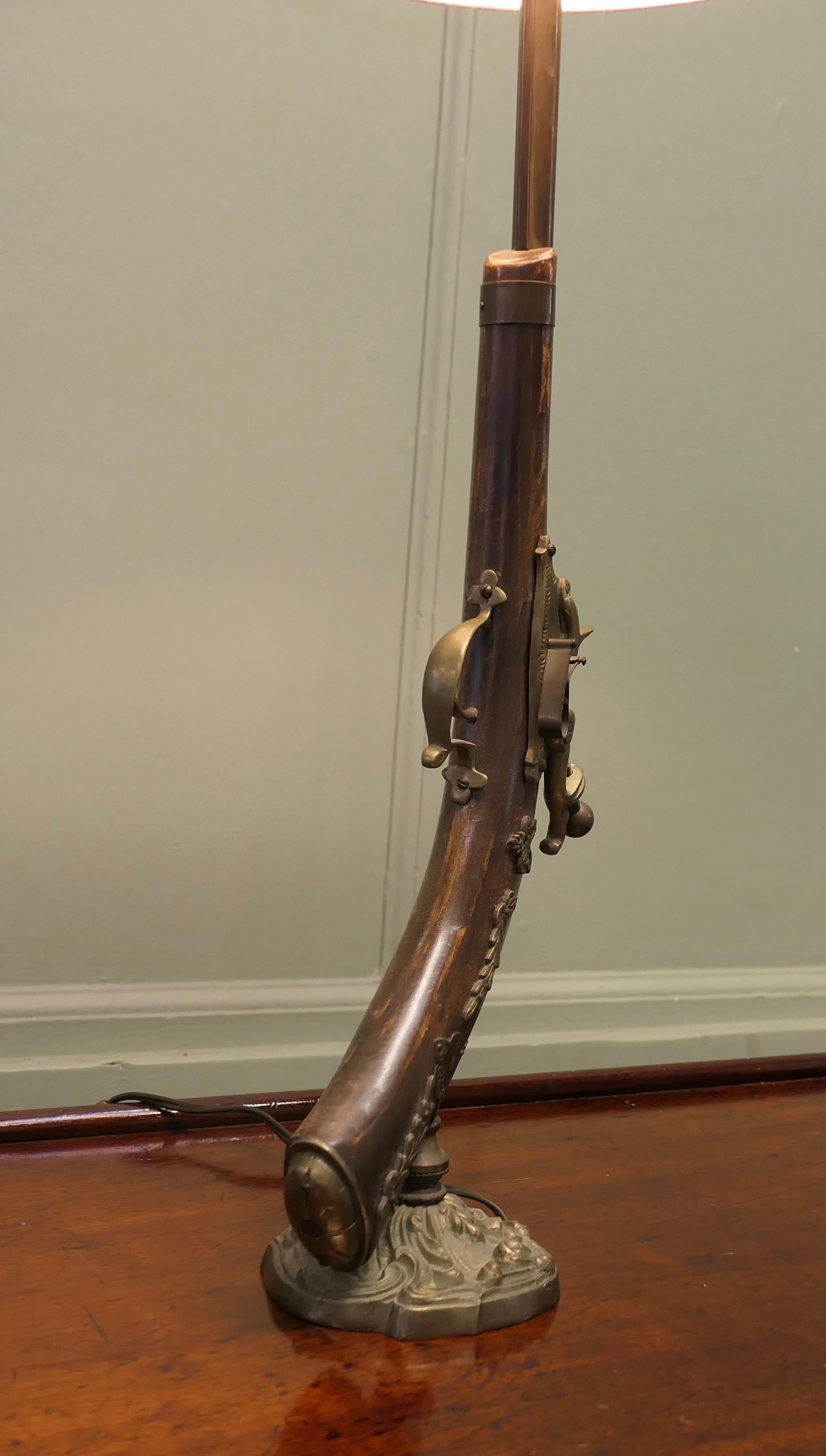 Quirky Hunting & Shooting Table Lamp For Sale 1
