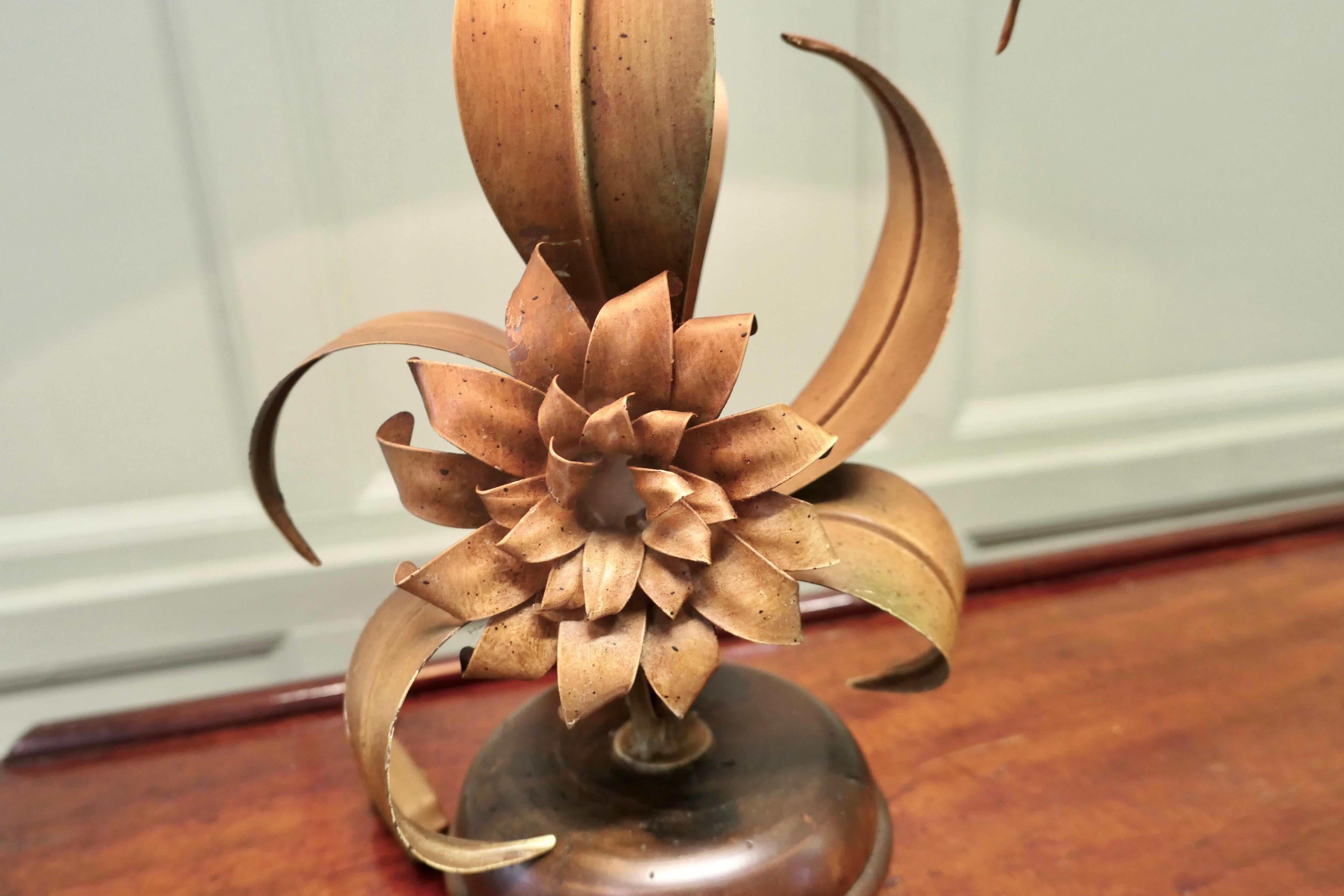 French Painted Toleware Conservatory  Table Lamp In Good Condition For Sale In Godshill, Isle of Wight