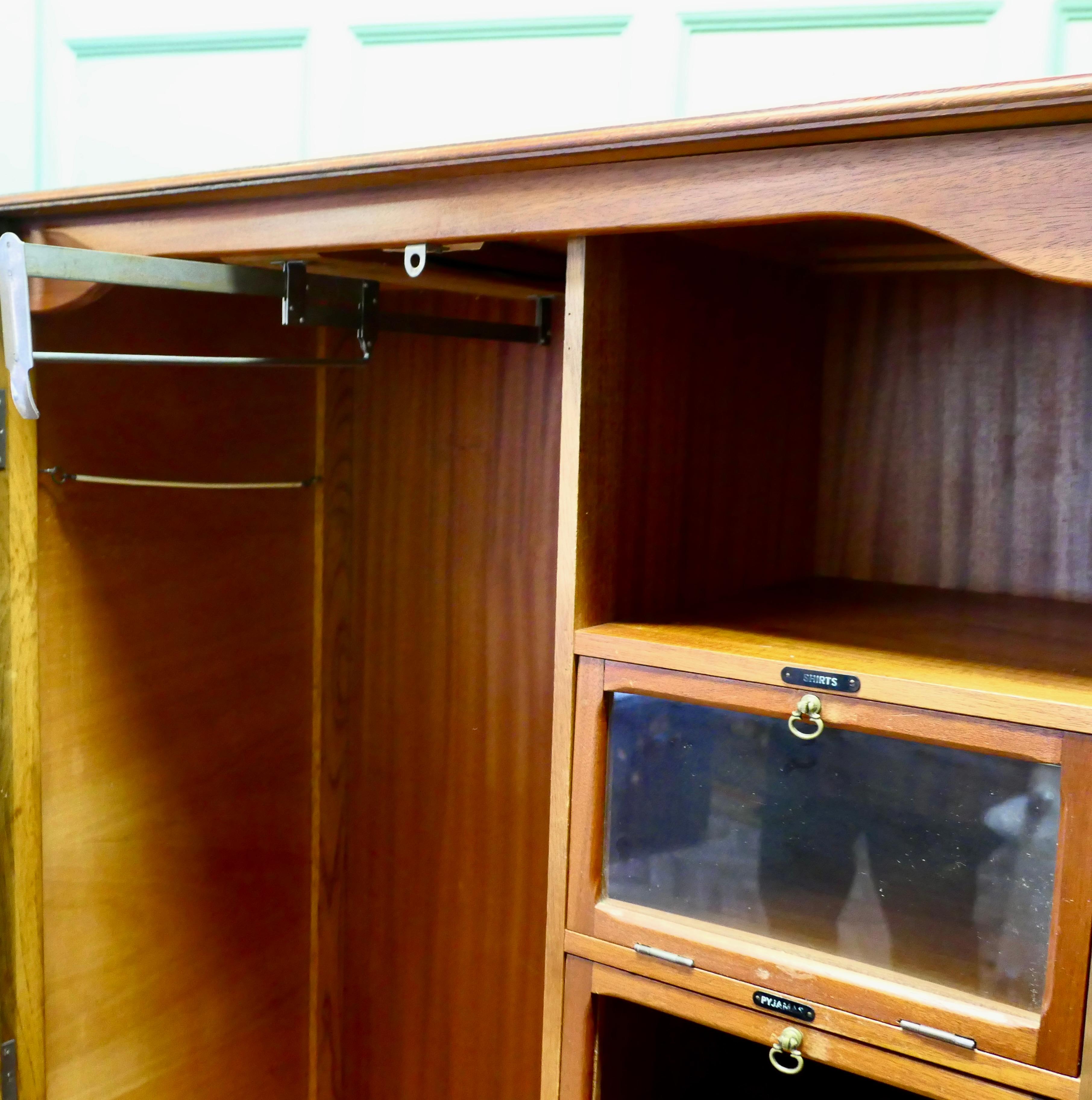 Armadio per gentiluomini Arts and Crafts Compactum in vendita 1