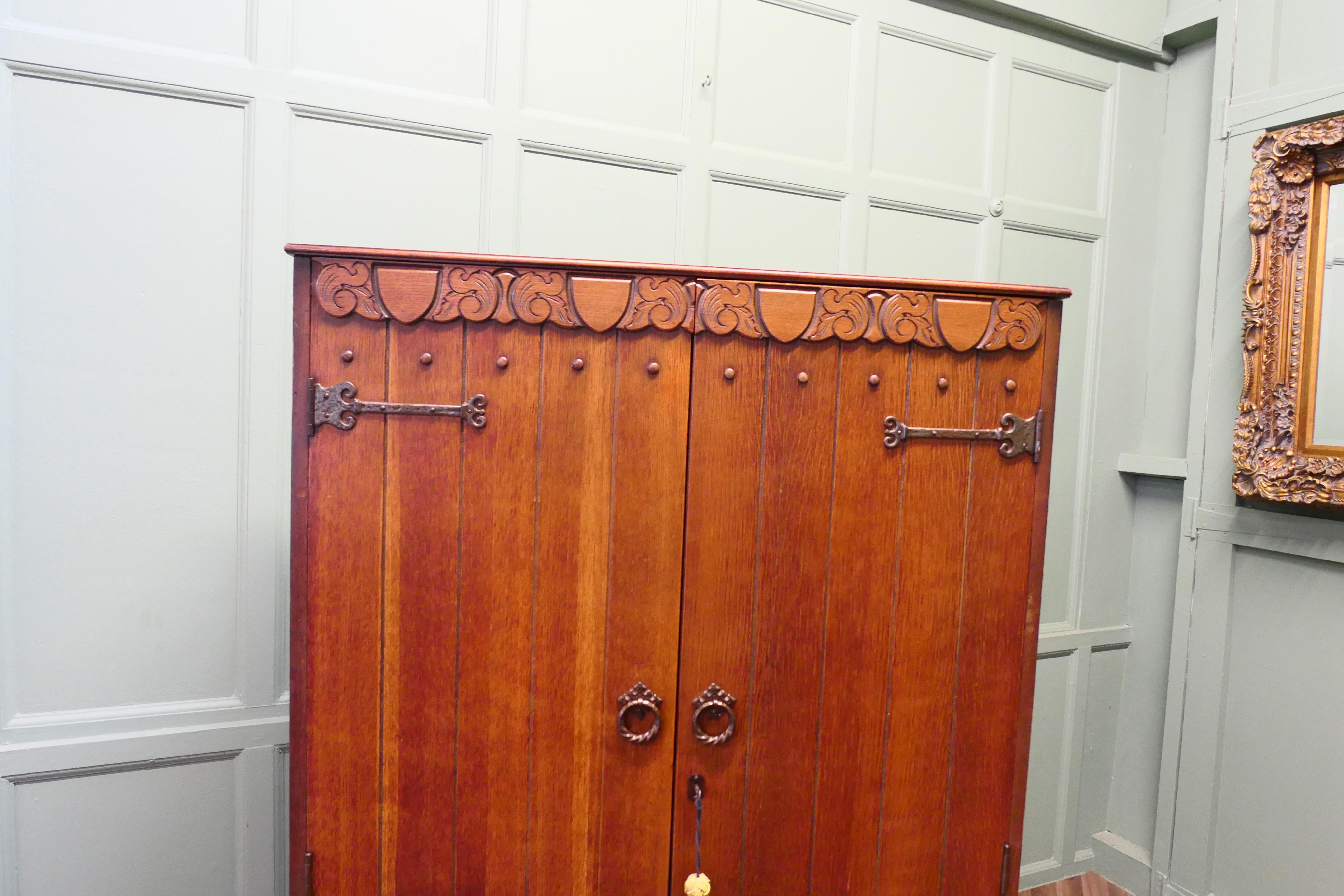 Armadio per gentiluomini Arts and Crafts Compactum in vendita 2