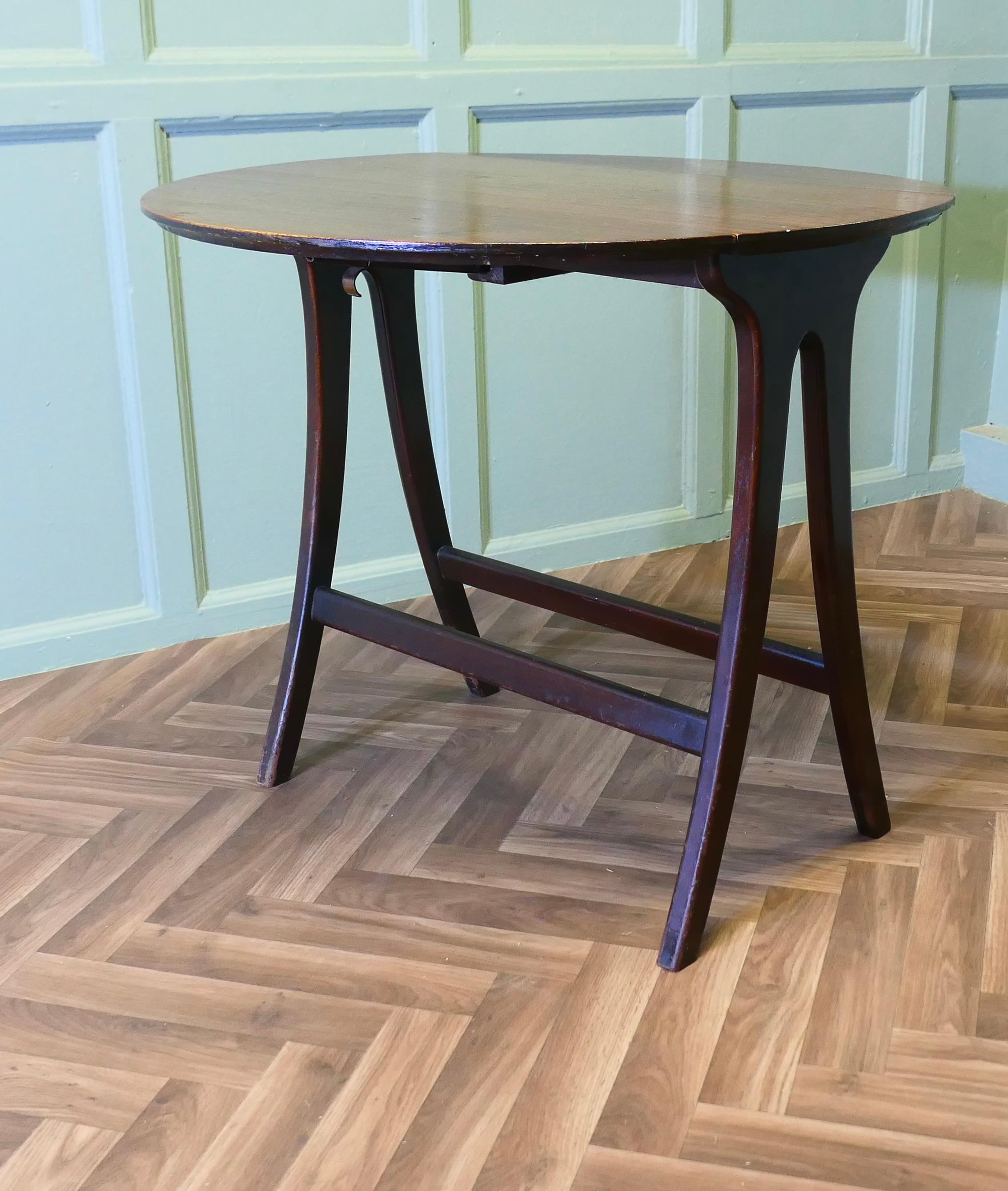 Mid-Century Modern Very Retro Stylish 1950s Snap Top Dining Table for 2 For Sale