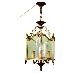 Grande lanterna francese in ottone e vetro in stile Rocco A. Hall