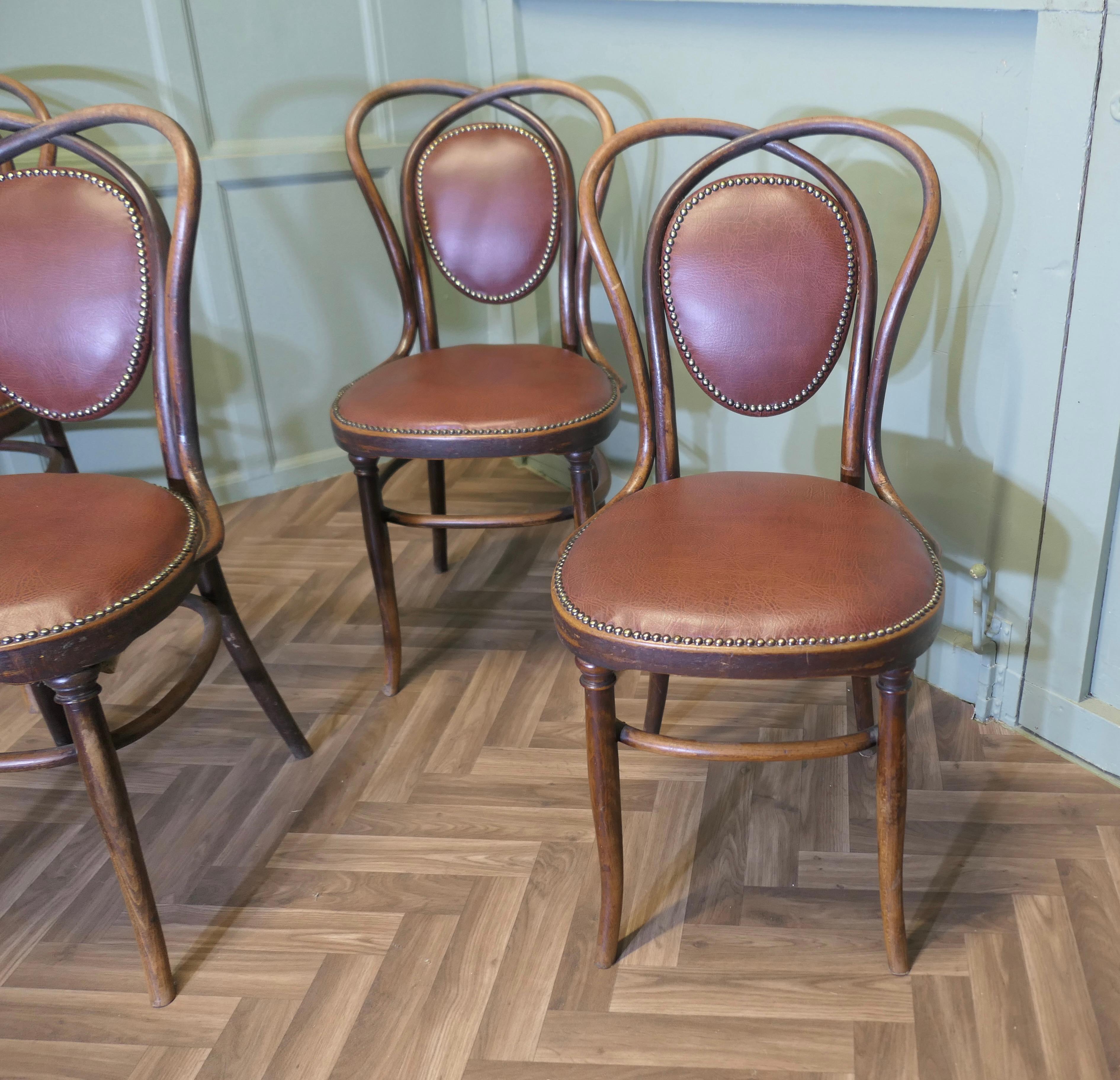 Art Déco Set di 4 sedie Thonet Bistro Bentwood   Un bel set robusto di 4 sedie da caffè in vendita