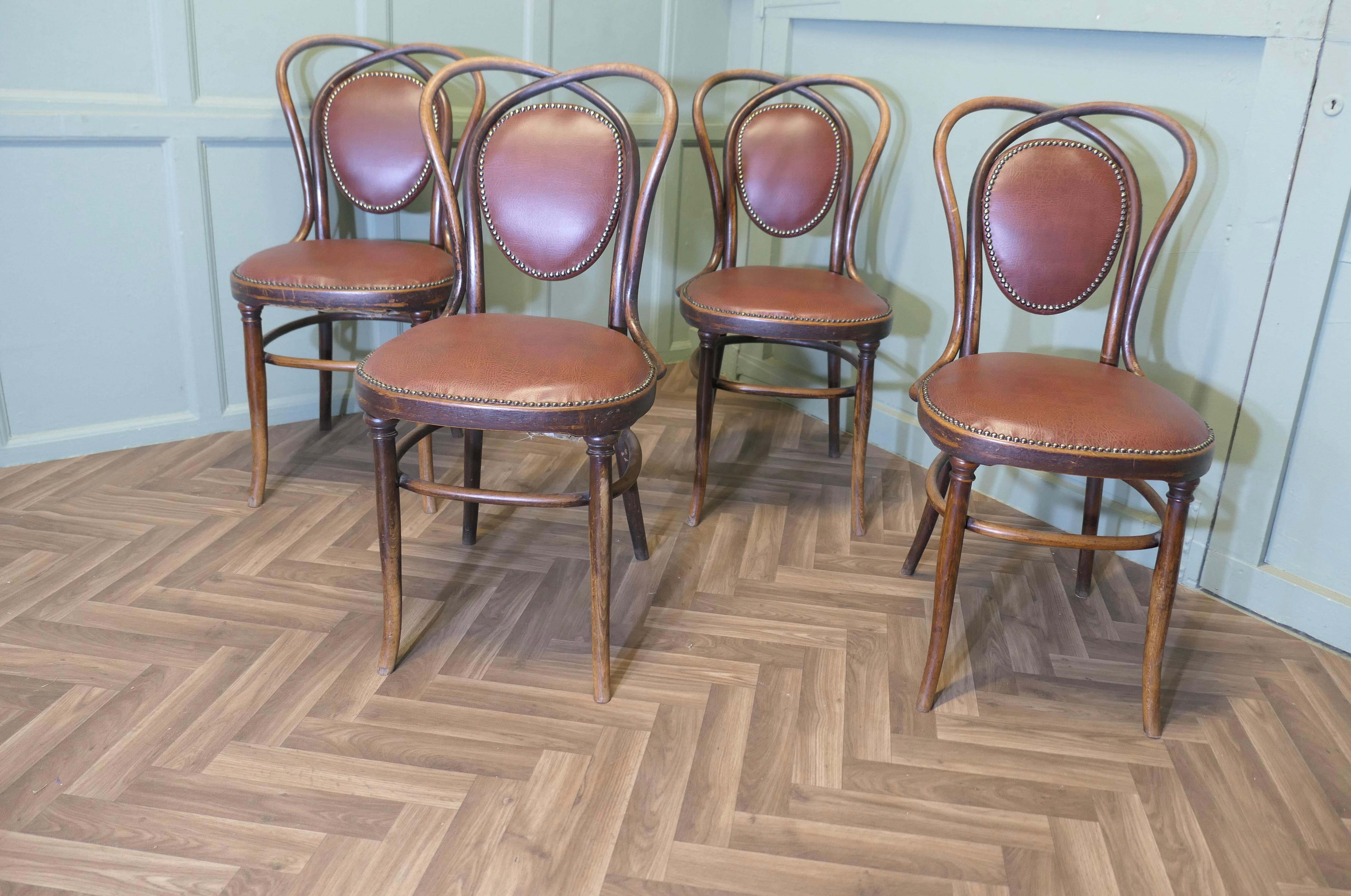 Set di 4 sedie Thonet Bistro Bentwood   Un bel set robusto di 4 sedie da caffè In condizioni buone in vendita a Godshill, Isle of Wight
