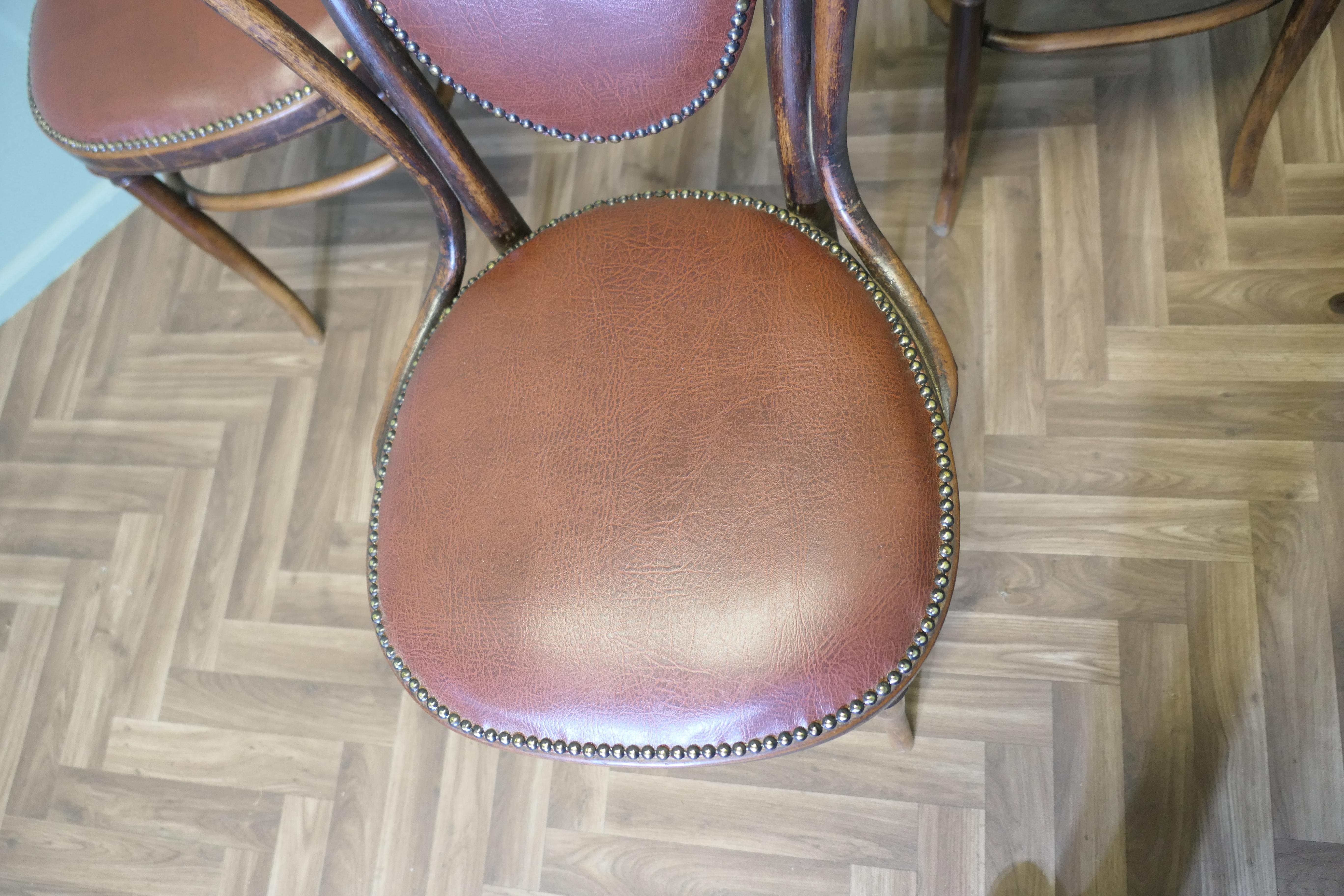 Set di 4 sedie Thonet Bistro Bentwood   Un bel set robusto di 4 sedie da caffè in vendita 1