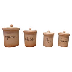 Set di vasetti per spezie in terracotta francese. Grazioso set da cucina francese, composto da quattro pezzi