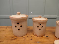Set di vasetti per spezie in terracotta francese. Grazioso set da cucina francese, composto da quattro pezzi