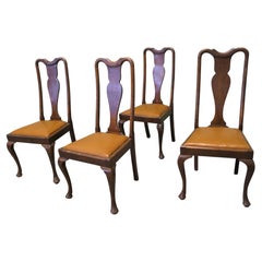 A Set of 4 Queen Anne Style Oak Dining Chairs A lovely looking set.