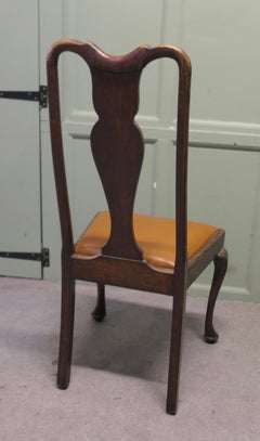 A Set of 4 Queen Anne Style Oak Dining Chairs A lovely looking set.