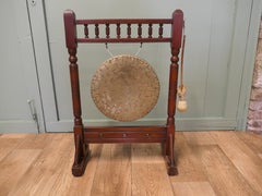 Gong de table sur pied de style Arts and Crafts