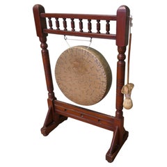 Gong de table sur pied de style Arts and Crafts
