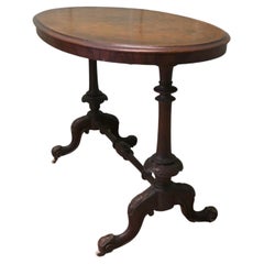 Victorian Oval Walnut Centre or Hall Table The table has very attractive