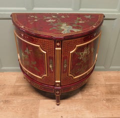 Sehr dekorativer roter Demi-Lune-Flurschrank im Chinoiserie-Stil