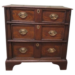 18th Century Country Elm Chest of Drawers This is a lovely piece