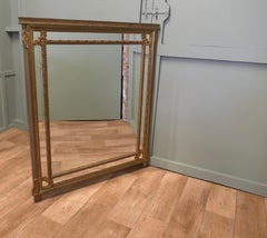 Espejo de repisa con marco dorado francés. Este es un precioso espejo del siglo XIX