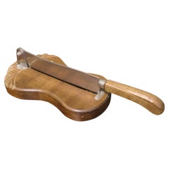 Cortador de baguettes francés hecho a mano, rebanador, guillotina. Una preciosa pieza hecha a mano