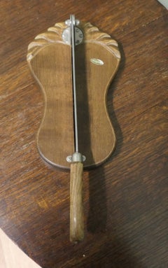 Cortador de baguettes francés hecho a mano, rebanador, guillotina. Una preciosa pieza hecha a mano