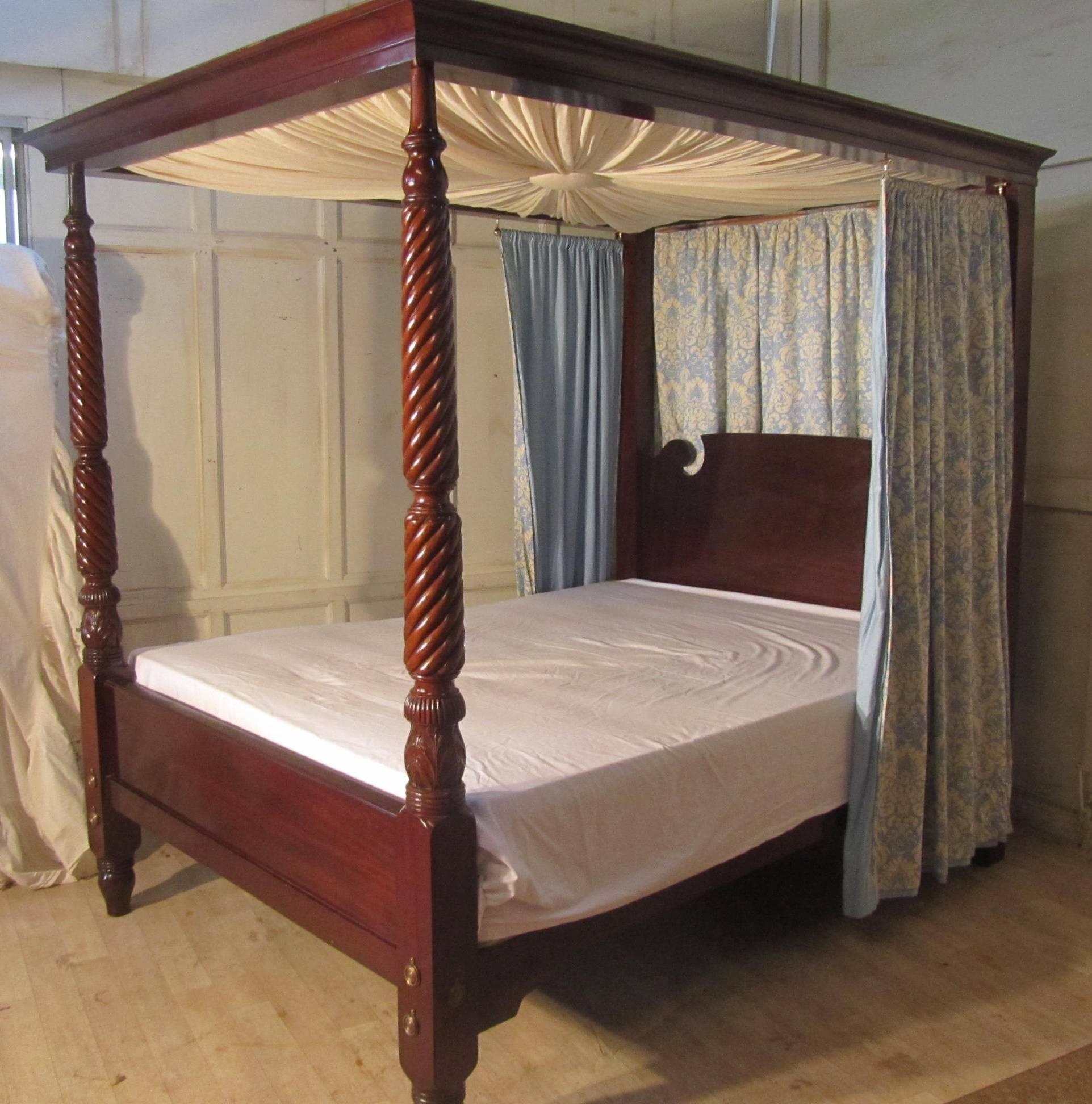 English Victorian Mahogany Four-Poster Bed, Large Size with Sunburst Canopy