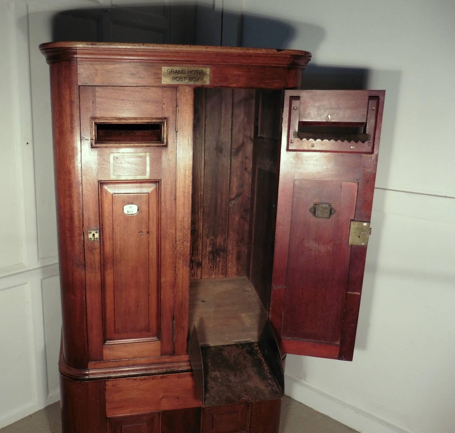 Large 19th Century Victorian Grand Hotel Post Box, Country House Letter Box In Good Condition In Chillerton, Isle of Wight