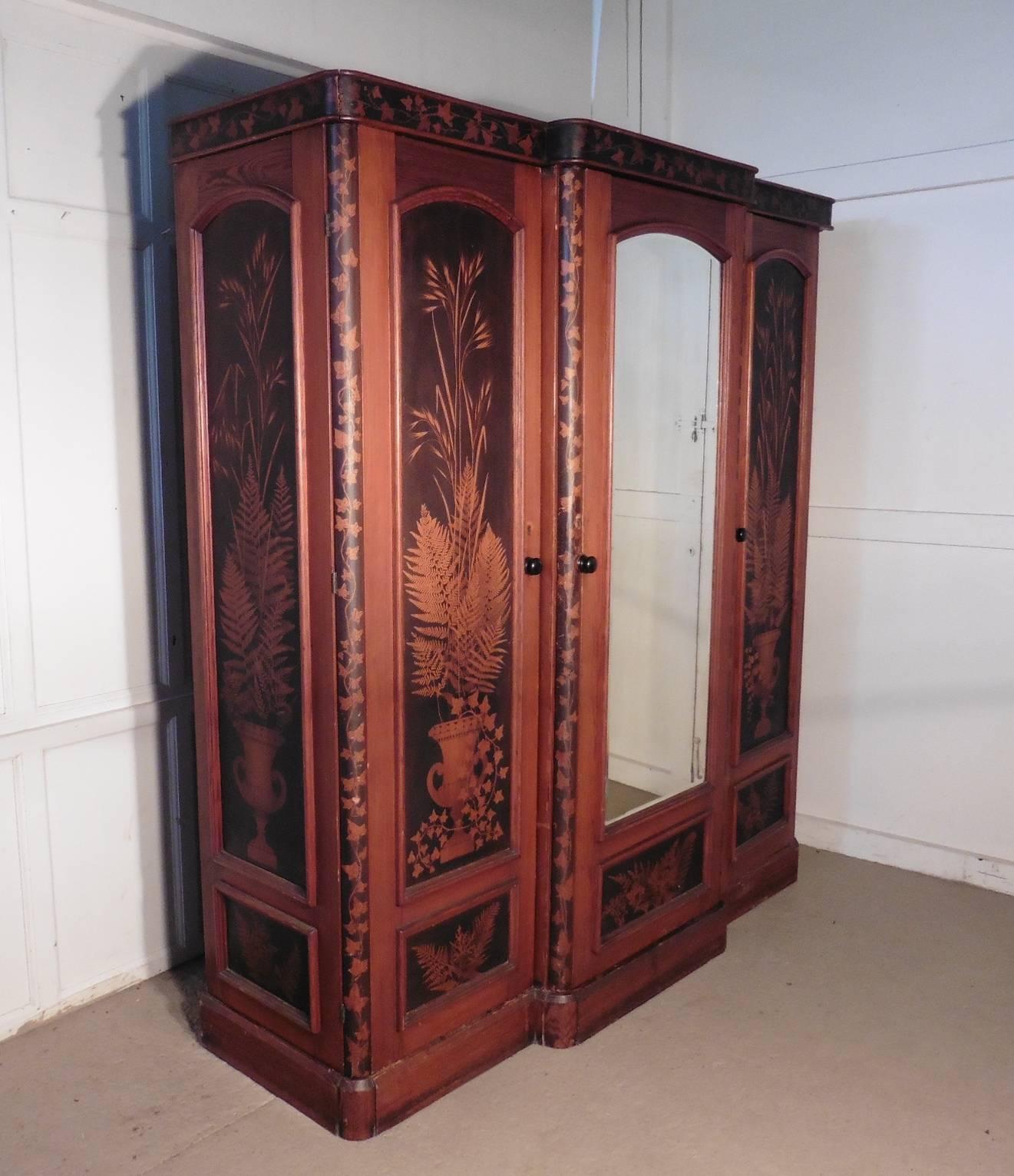 Victorian Painted Pine Arts & Crafts Wardrobe Decorated with Ferns and Leaves In Good Condition In Chillerton, Isle of Wight