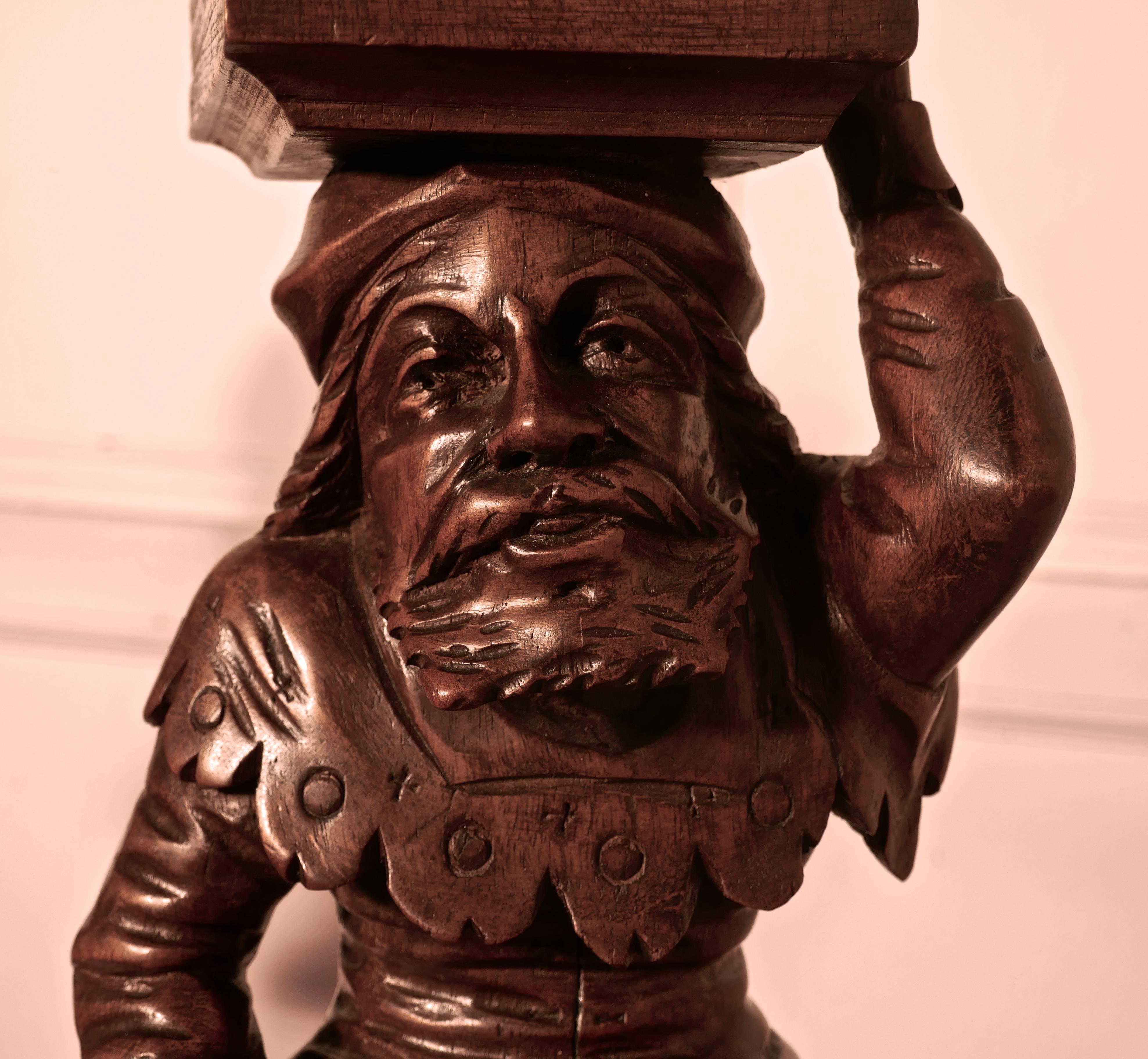 Anglais Paire de bouffons de cour sculptés et figuratifs du début du XIXe siècle en vente