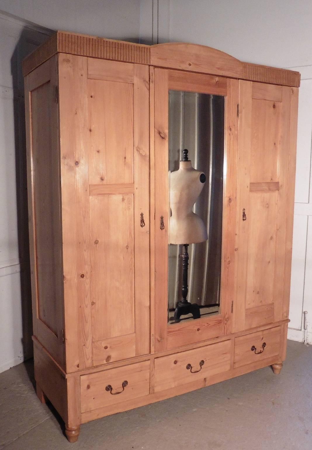 Large 19th Century Breaks Down Stripped Pine Wardrobe Compactum In Good Condition In Chillerton, Isle of Wight