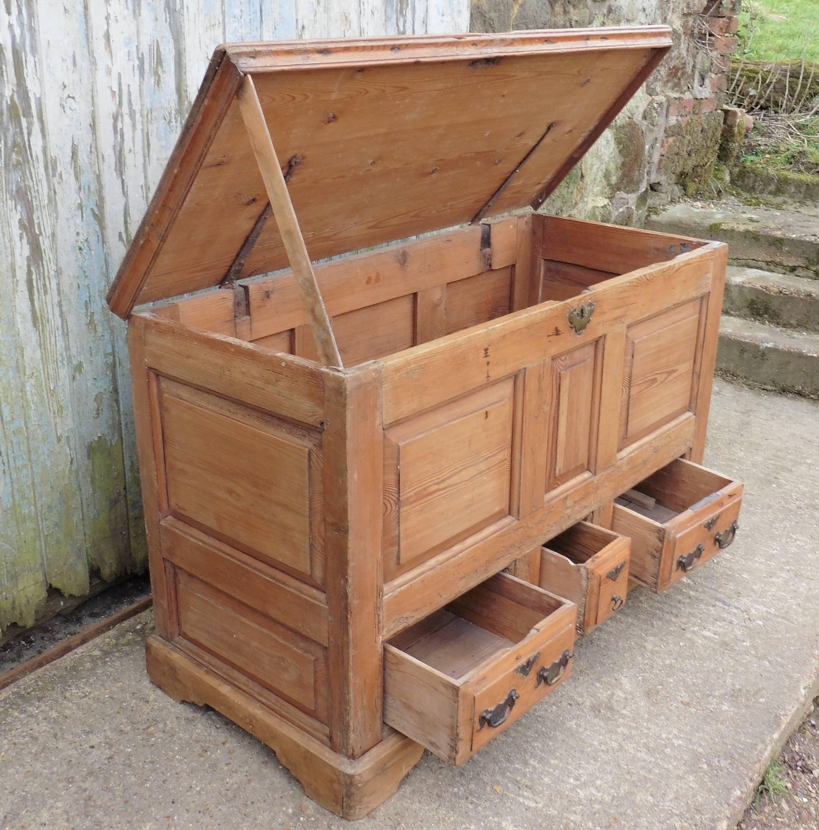 English Large Georgian Three-Drawer Pine Mule Chest