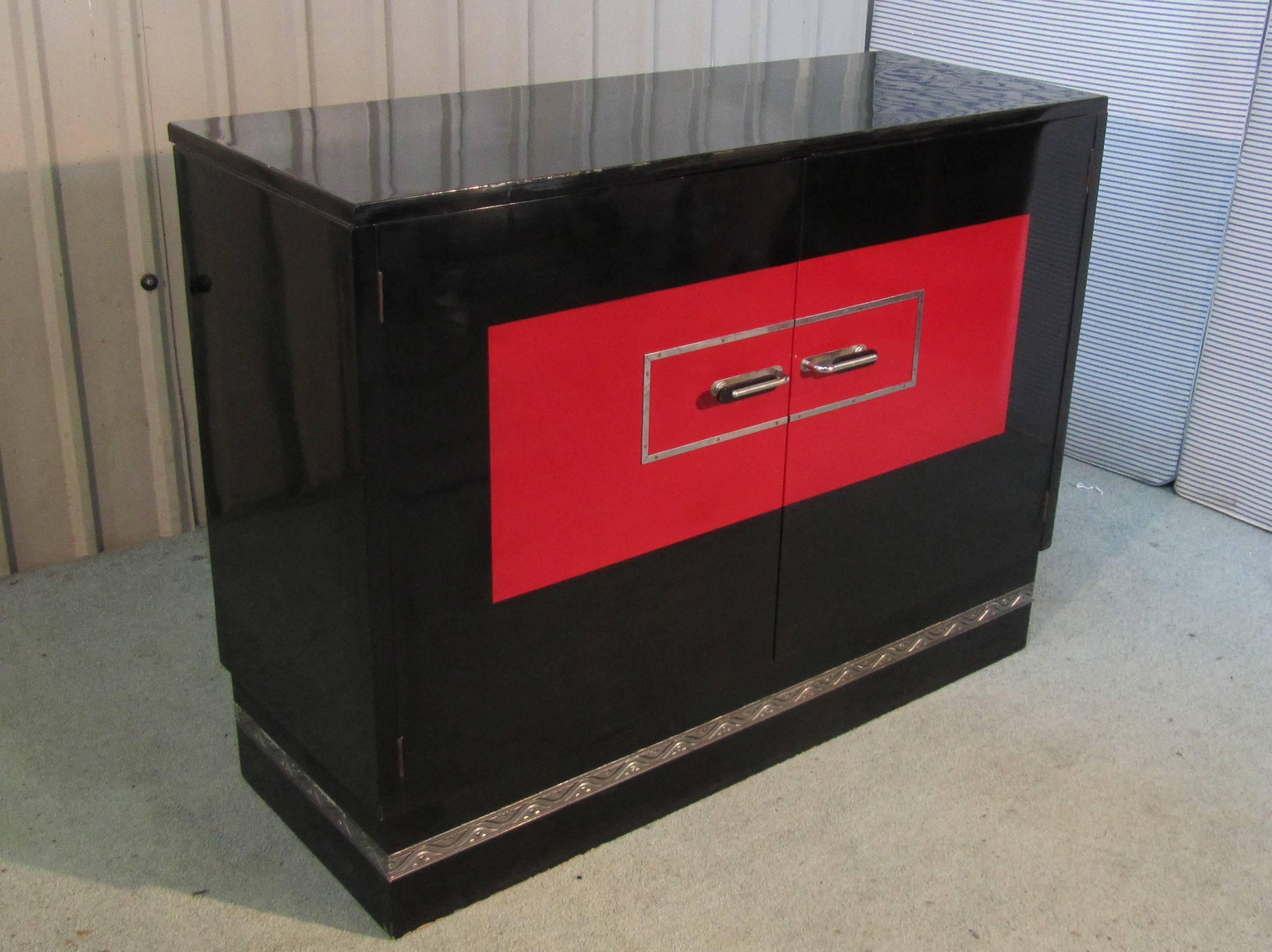Black Lacquered 1950s Retro Sideboard Cabinet In Fair Condition In Chillerton, Isle of Wight