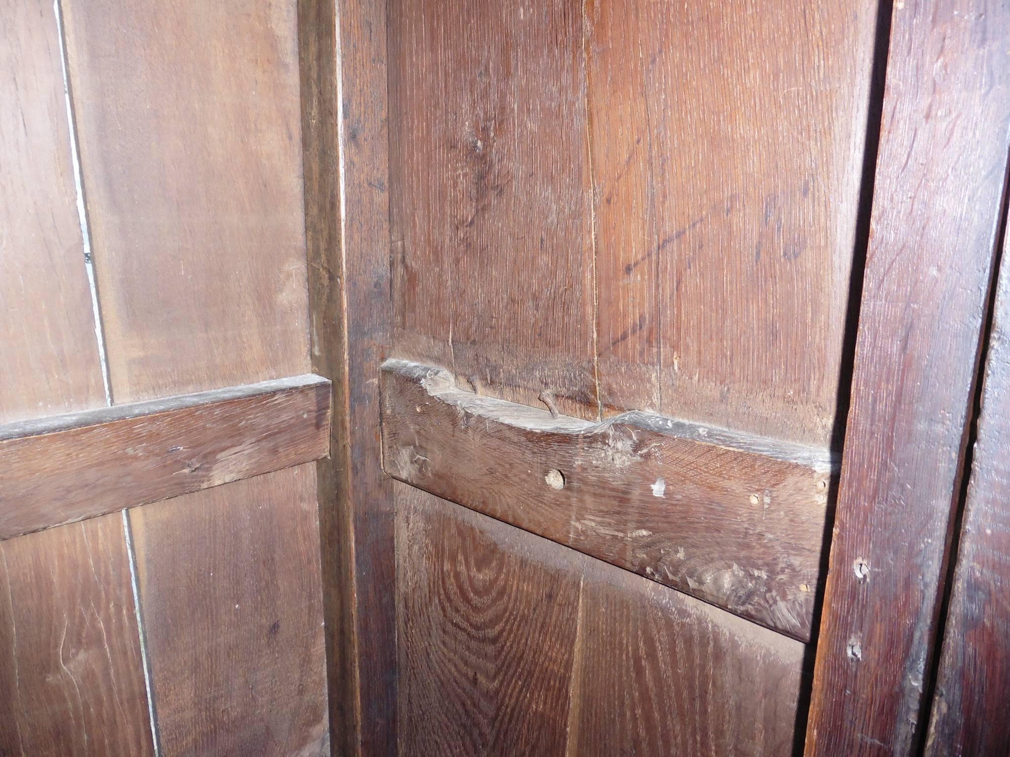 17th Century Oak Housekeepers or Cloakroom Cupboard In Good Condition In Chillerton, Isle of Wight