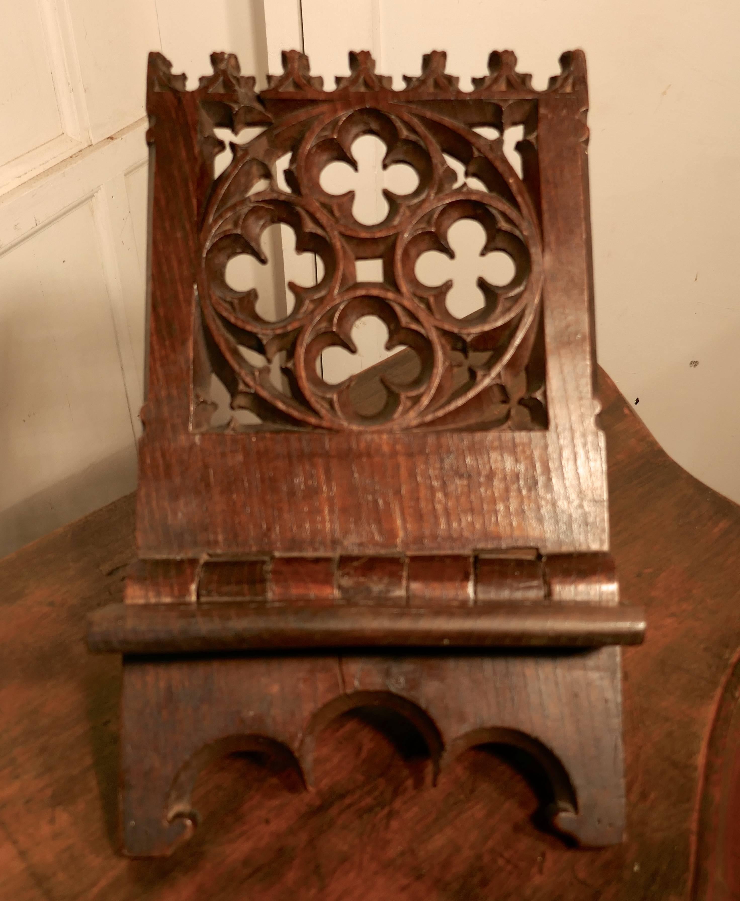 French Gothic Oak Book Rest or Reading Stand, Lutrin In Fair Condition In Chillerton, Isle of Wight