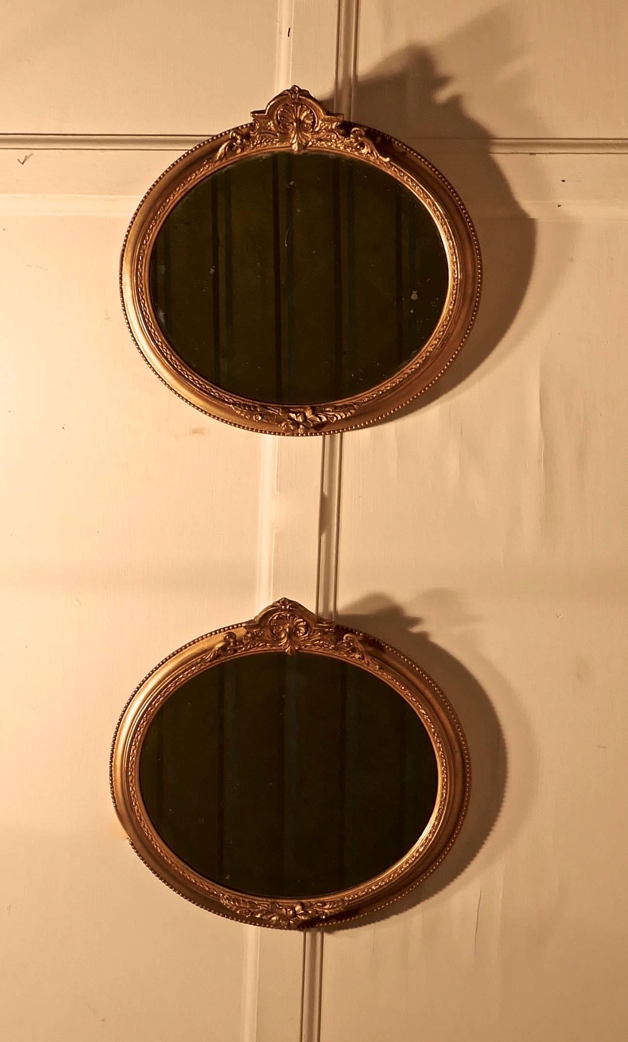 English Rare Pair of 19th Century Regency Style Oval Gilt Mirrors For Sale