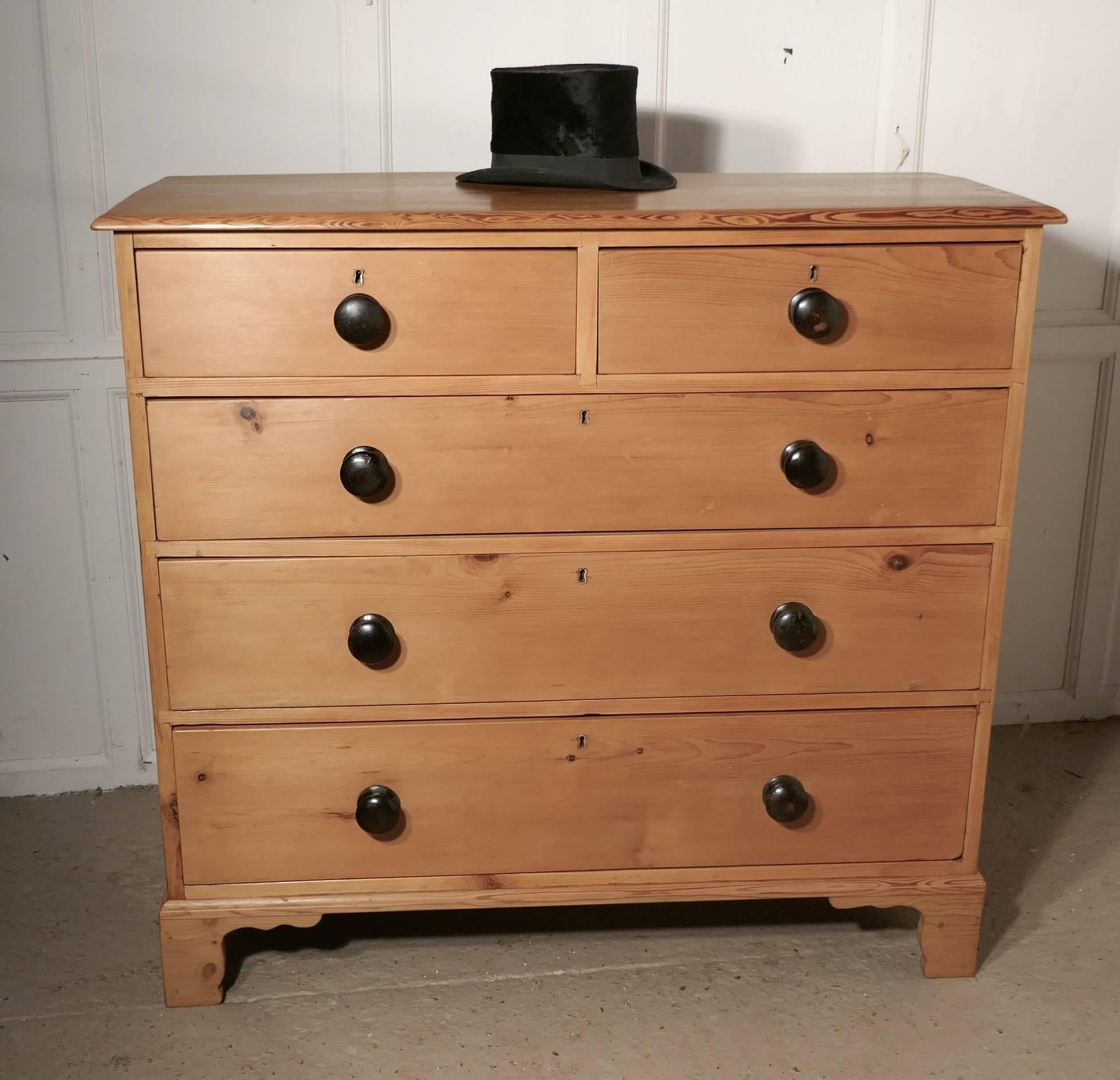 This lovely old pine chest of drawers has two short drawers at the top and three longer graduated drawers beneath and it has original turned ebonised wooden knob handles
The chest stands on a bracket footed plinth with shaped feet, the chest has