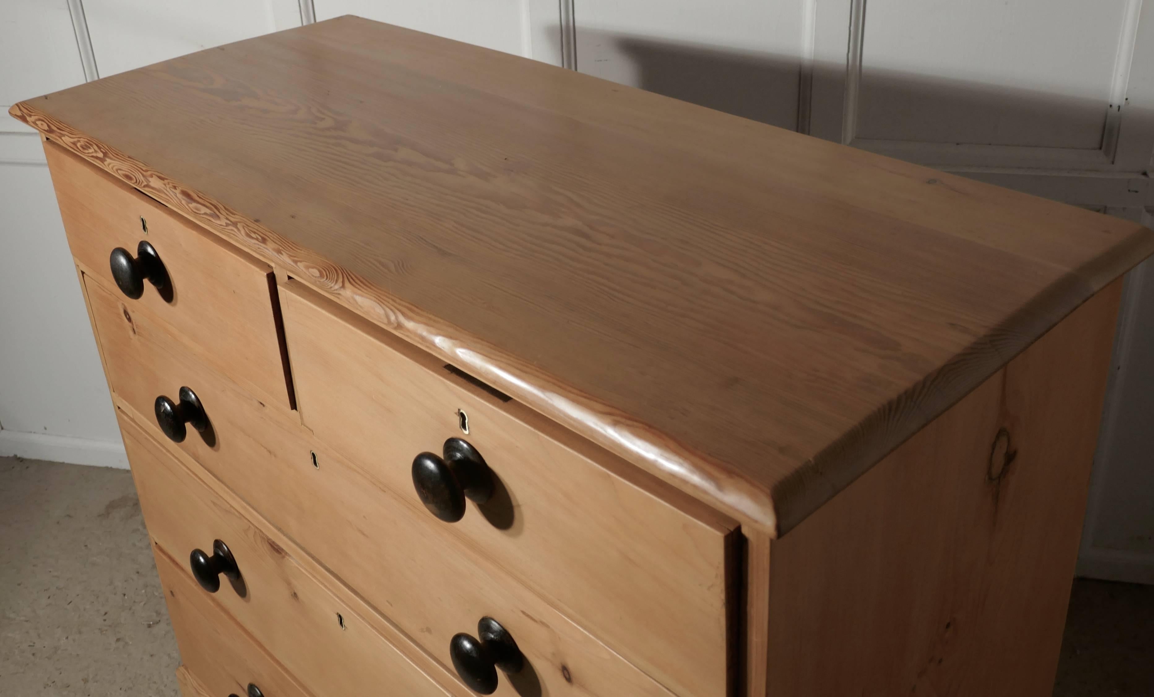 Large Georgian Stripped Pine Chest of Drawers In Good Condition In Chillerton, Isle of Wight
